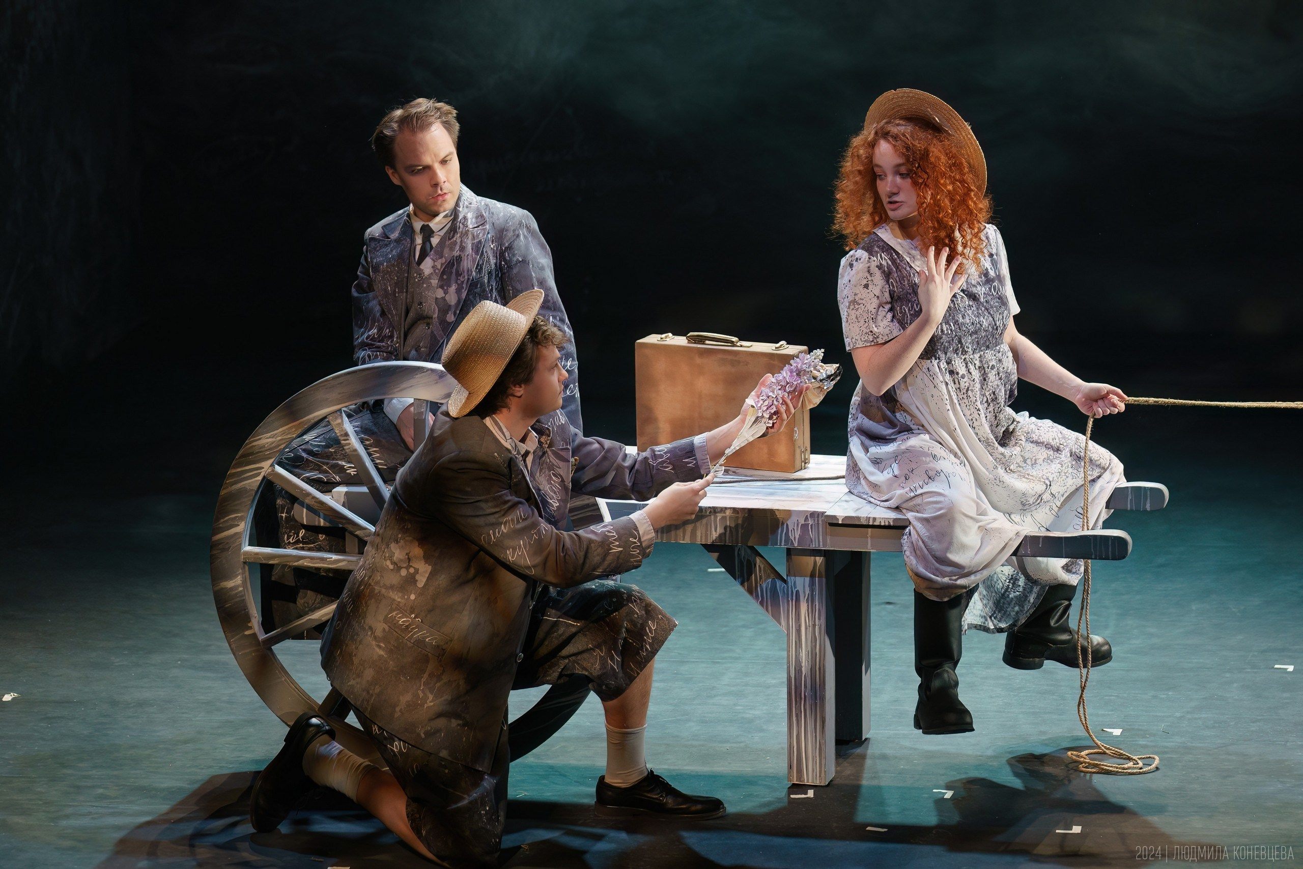 «Свет­лые души, или О том, как на­пи­сать рас­сказ», режиссер Михаил Крылов, Мастерская Петра Фоменко. Театральная фотография