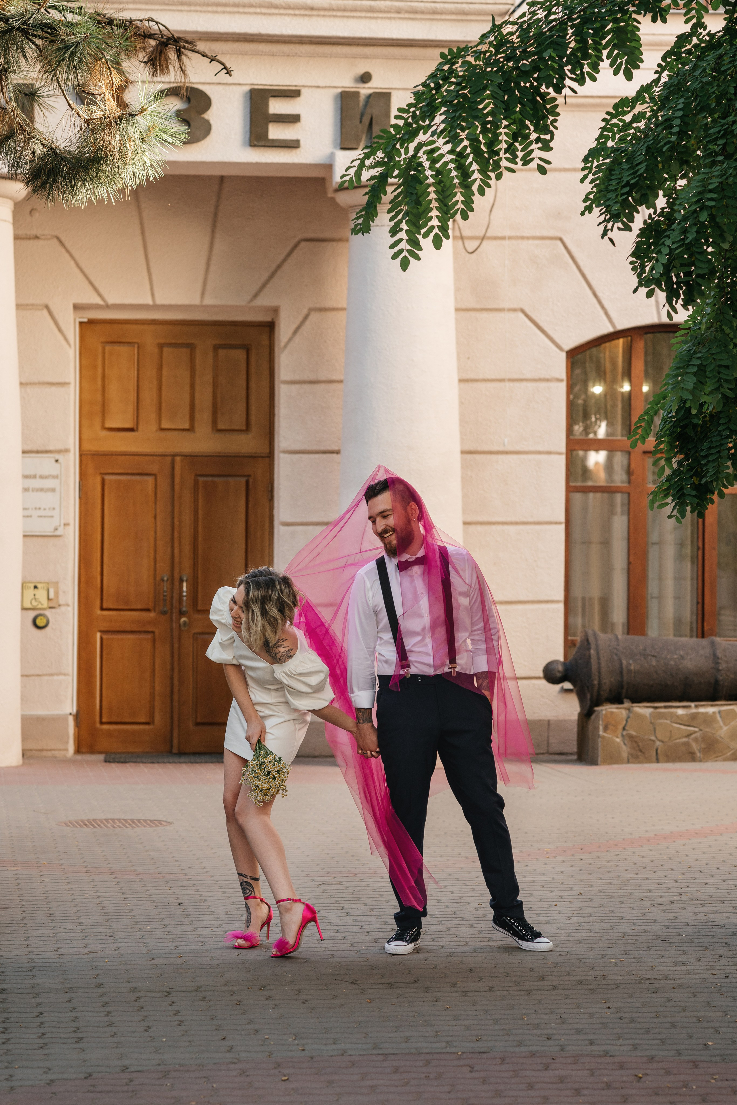 Свадебная прогулка по городу. Денис и Кристина. Свадебный и семейный фотограф Надежда Соловьева