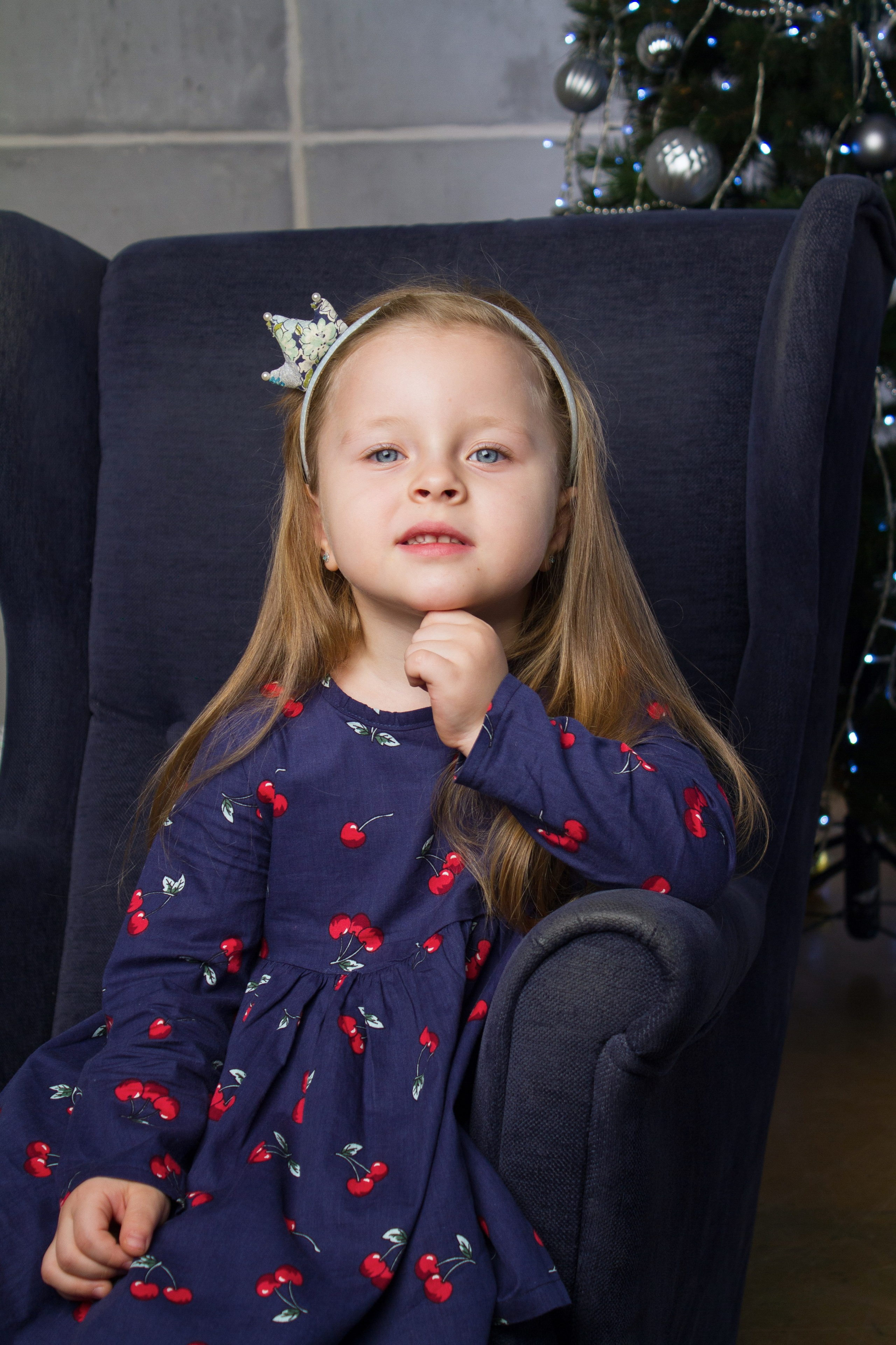 Фотосессия близняшек в студии. Школьные выпускные альбомы в Москве Марина Николаева