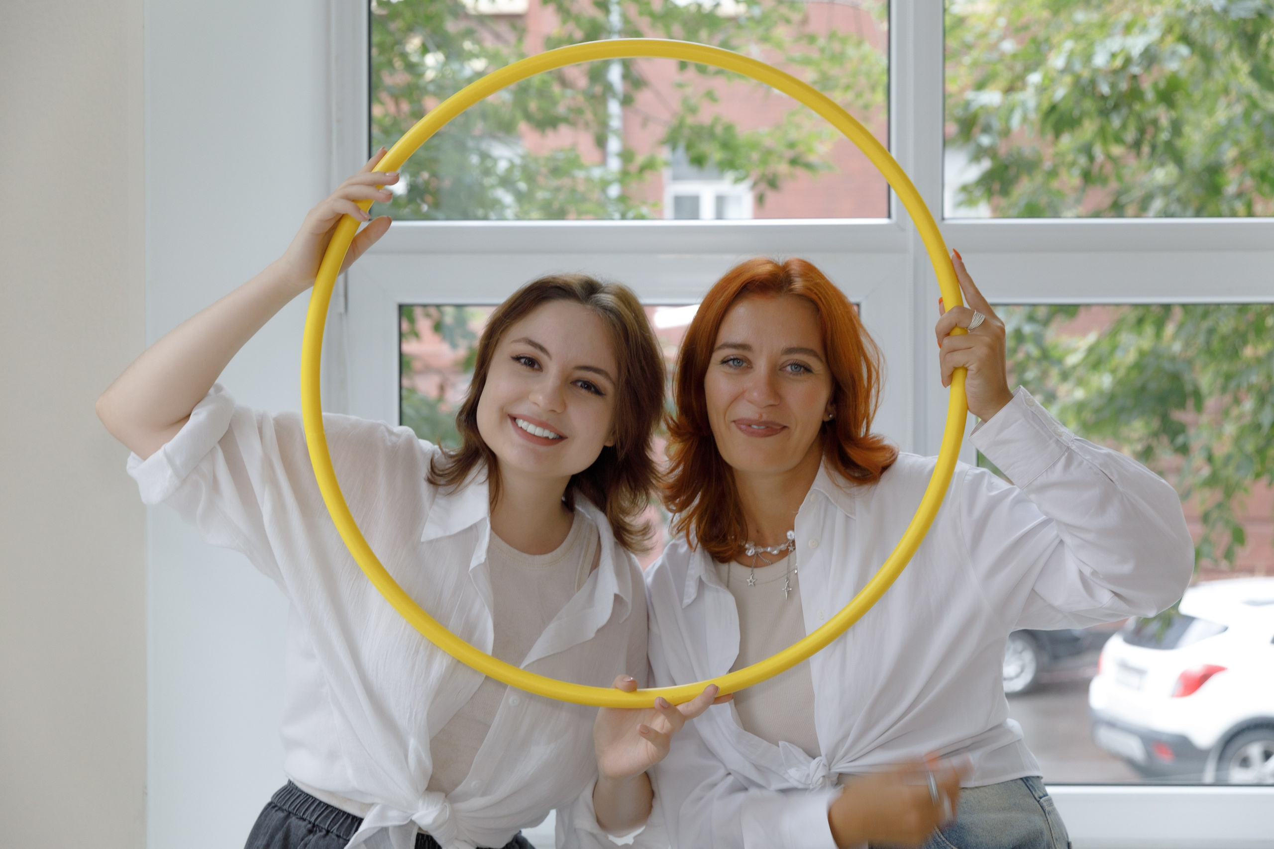 Юлианна и Анна в кабинете Dir Floor Time. Фотограф в Москве Слуцкая Наталья, репортаж, портрет, контент