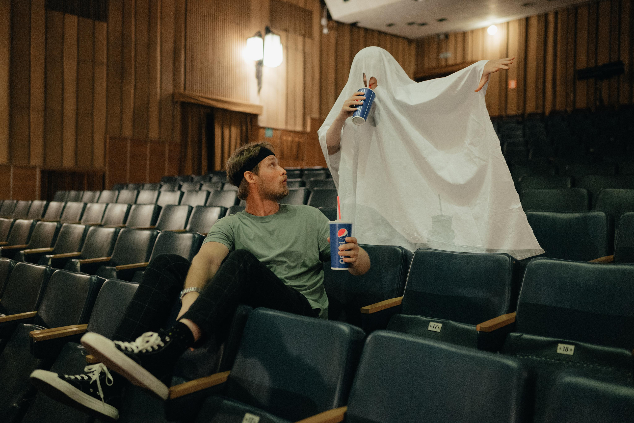 Съёмка «lovestory» привидений. Z H U R A V L E V