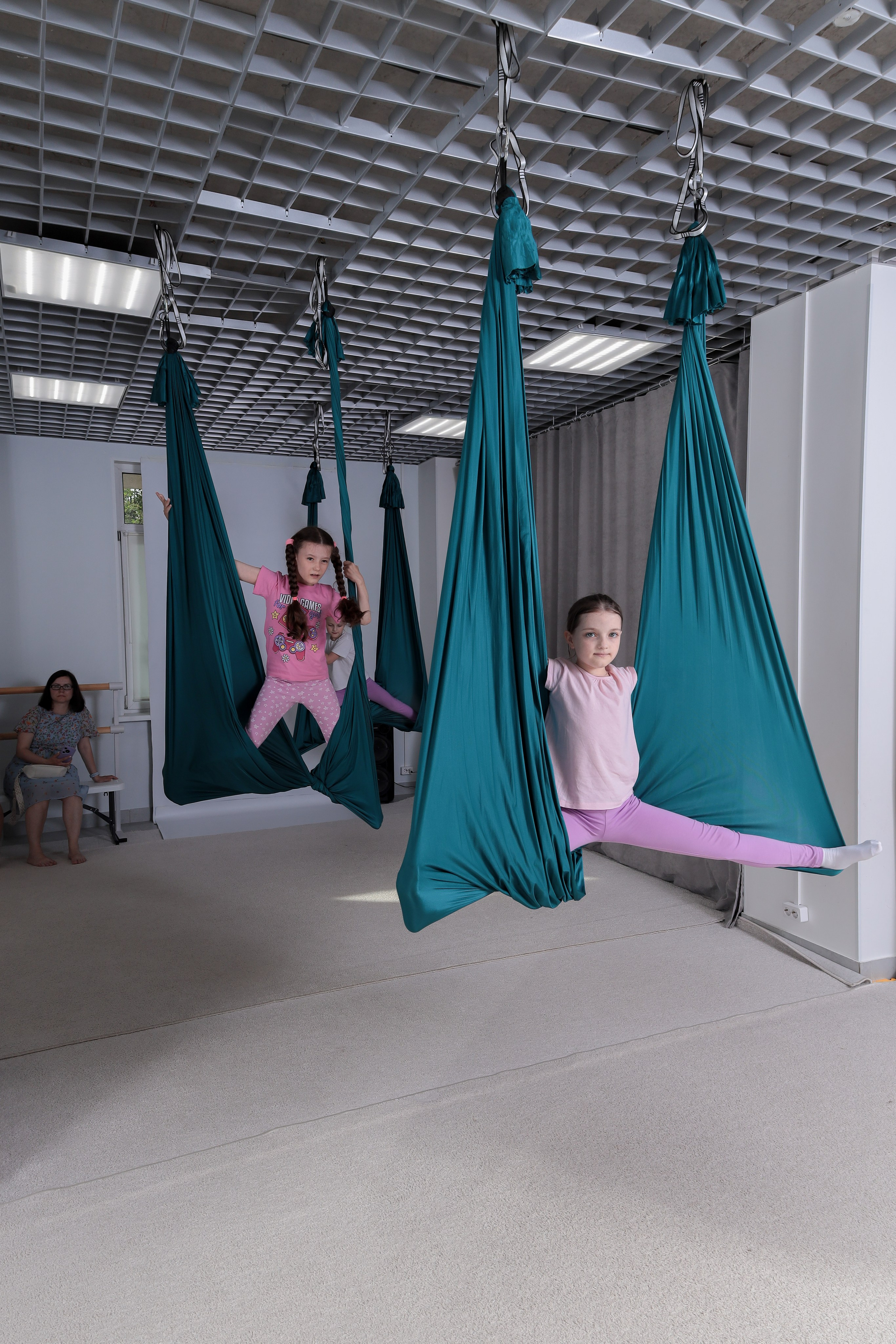 Детская аэройога. Фотограф Надршина Лилия