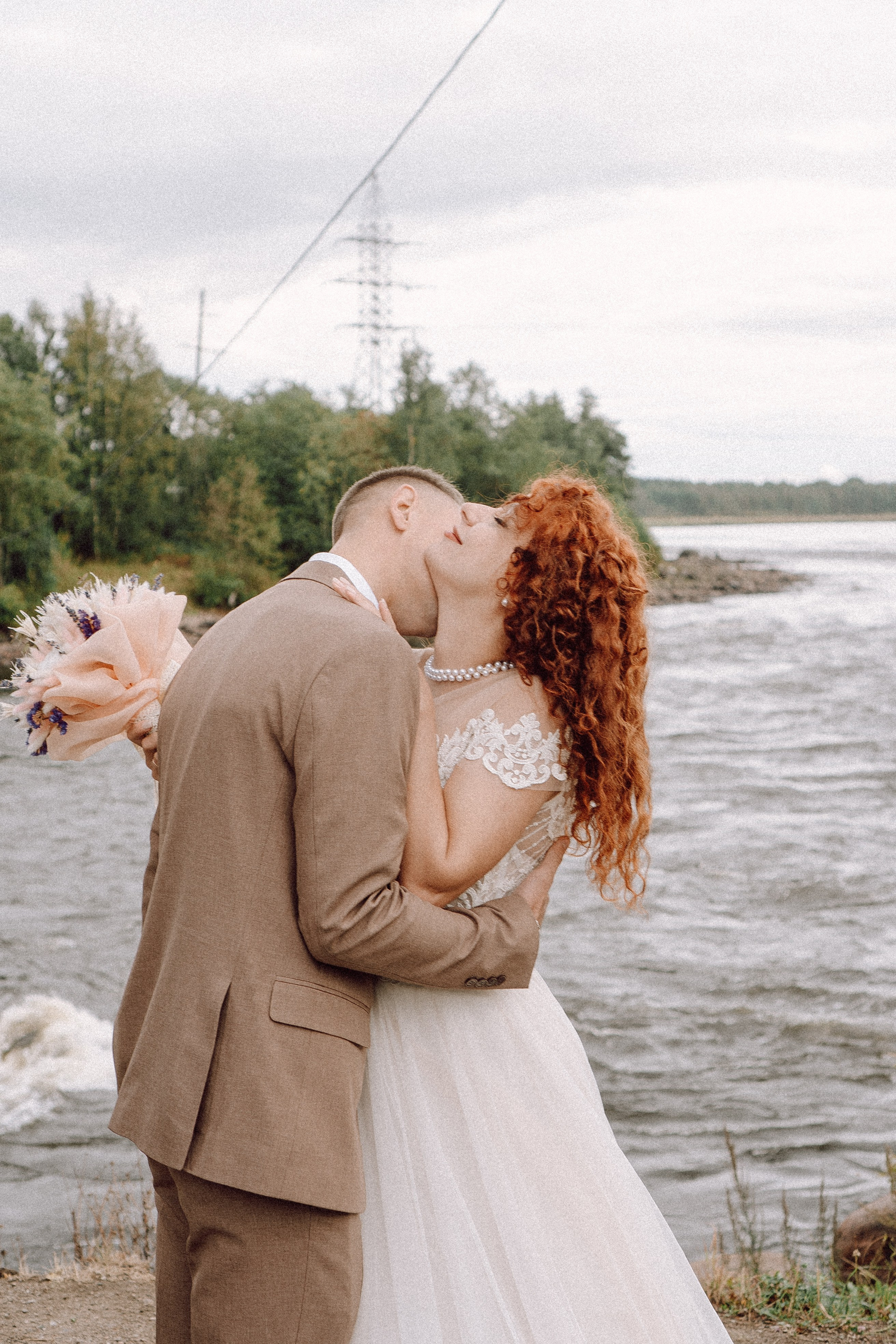 СВАДЕБНАЯ ФОТОСЕССИИЯ ПАРЫ В ГОРОДЕ ПРИОЗЕРСК В СОСНОВОМ ЛЕСУ И С ПИКАПОМ. Профессиональный фотограф, Санкт-Петербург — Виктория Богомолова