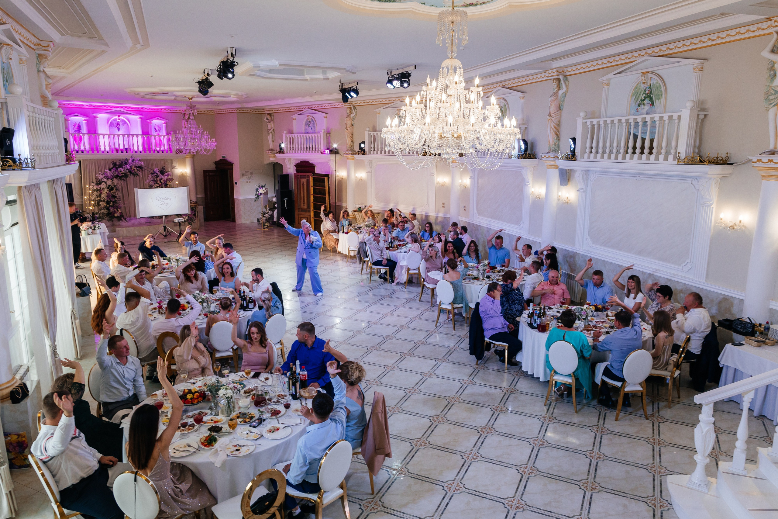 Трогательная выездная церемония в уютном ресторане. Олег Сверчков | Свадебный фотограф Вологда