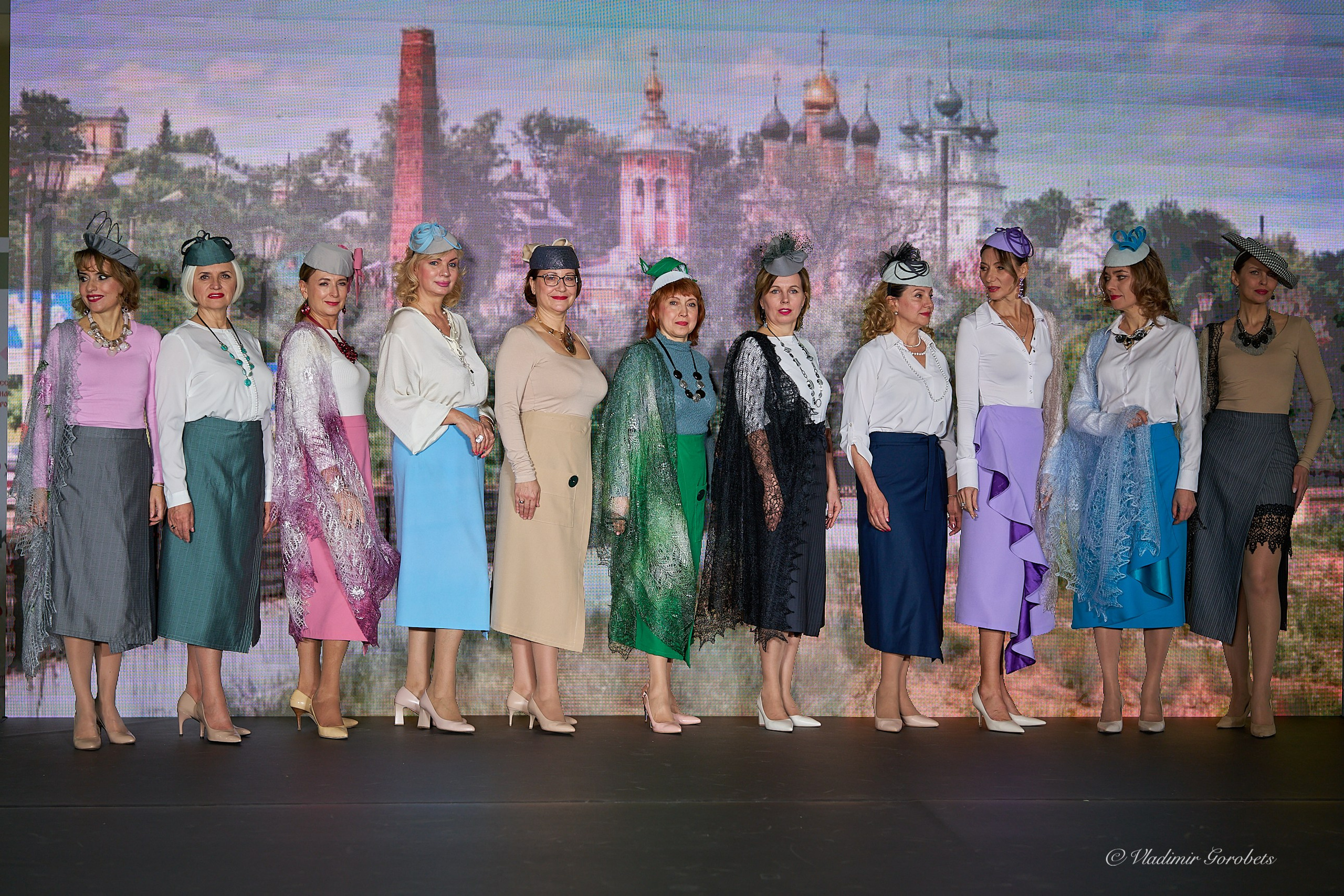 Показ на выставке «Жар-птица», 2025. Коллекционер и искусствовед Олеся Ястребова