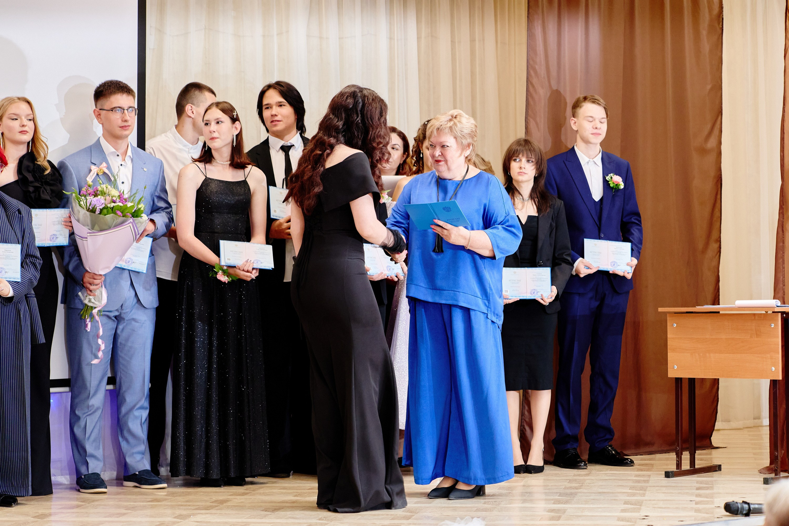 Выпускной 35 Сош. Фотограф Выпускные альбомы Таганрог Сергей Коробченко