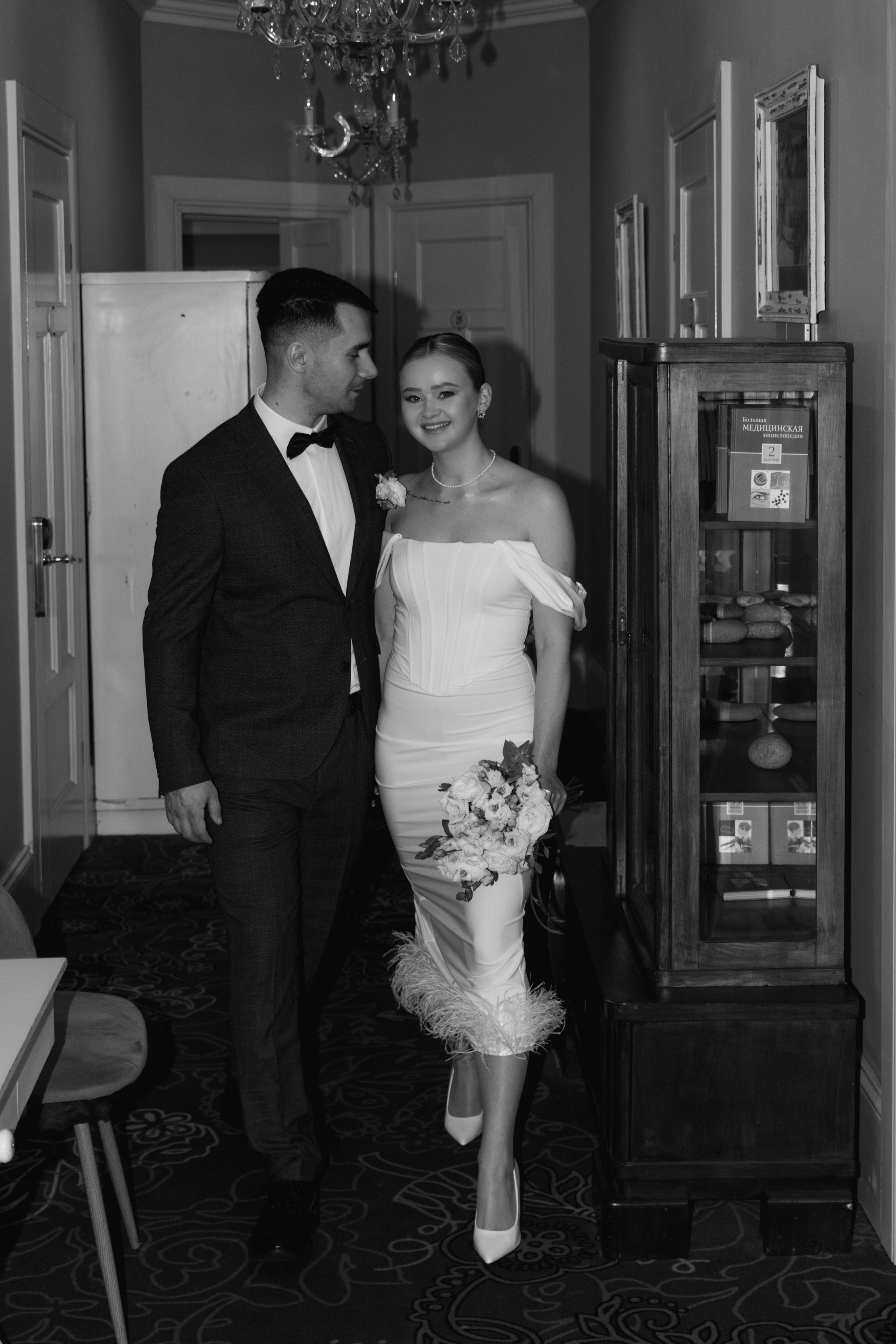 Свадебная фотосессия в отеле Чайковский г. Калининград. Свадебный фотограф Калининград