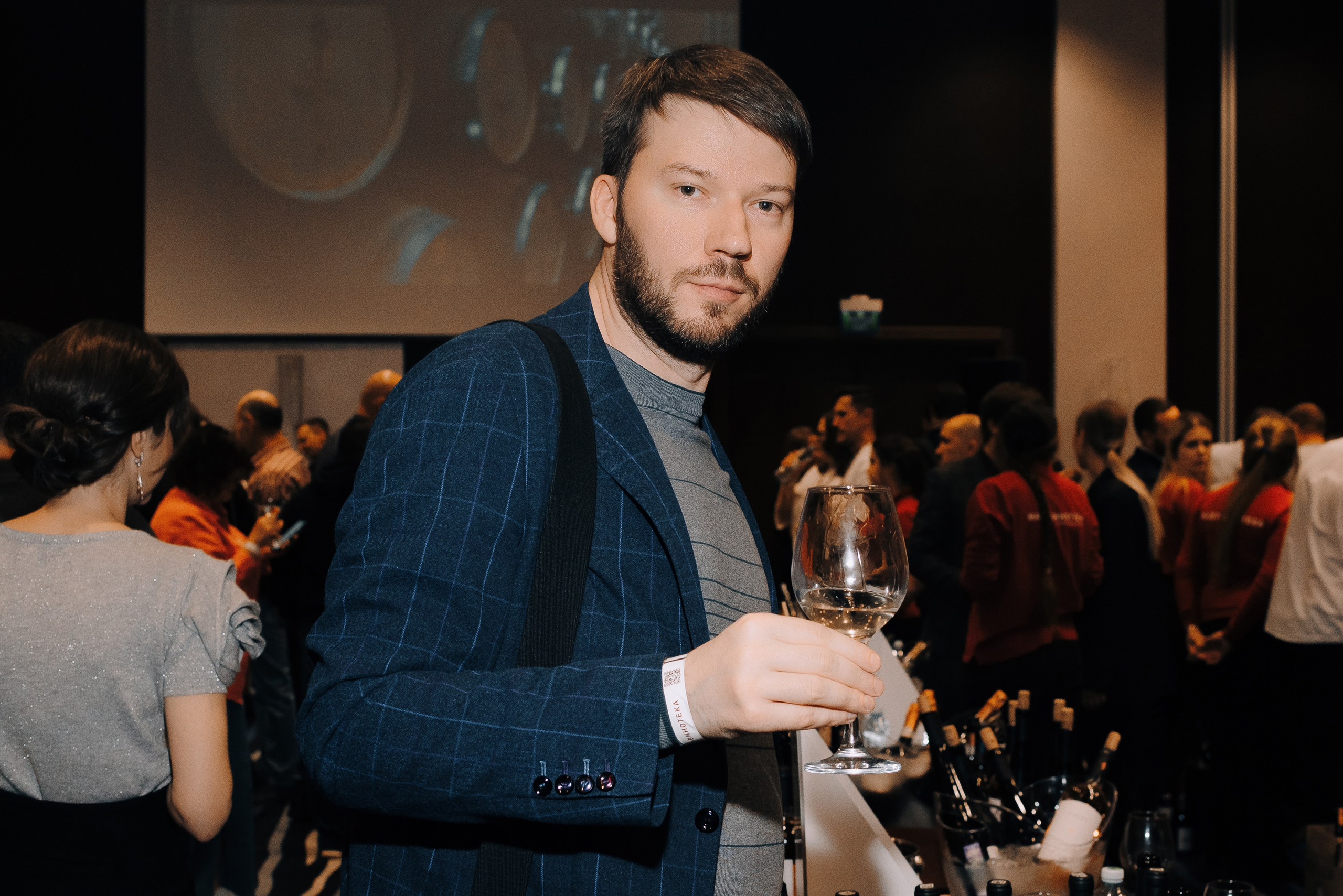 ФЕСТИВАЛЬ ВИНА И КРЕПКИХ НАПИТКОВ МАВТ-ВИНОТЕКА. Репортажный фотограф Зуев Роман г. Челябинск