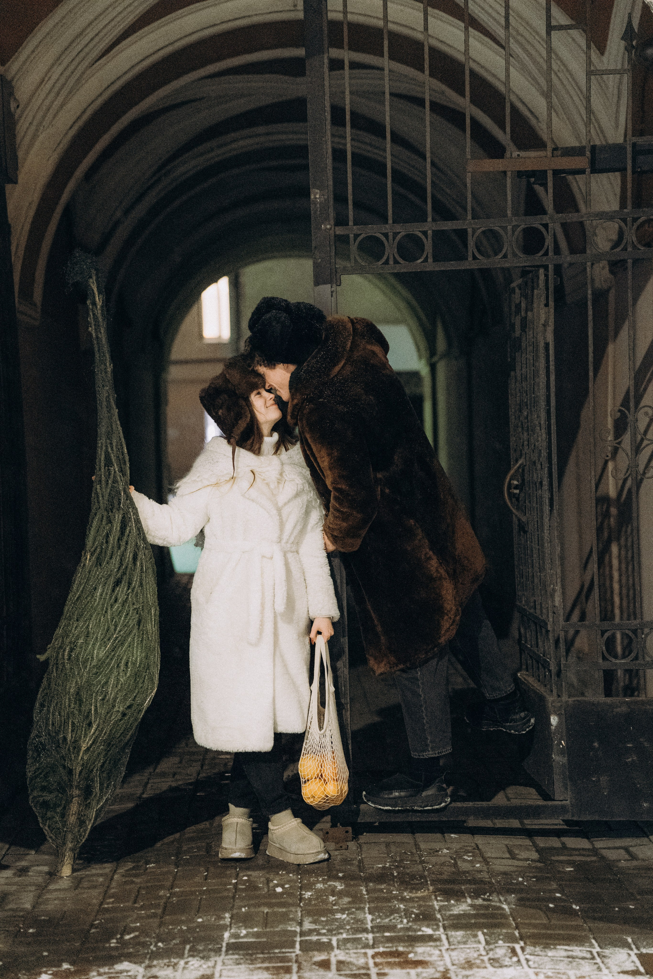 НОВОГОДНЯЯ ПРОГУЛКА ПАРЫ ПО ЧЕРНЫШЕВСКОЙ ПЕРЕД НОВЫМ ГОДОМ. Профессиональный фотограф, Санкт-Петербург — Виктория Богомолова