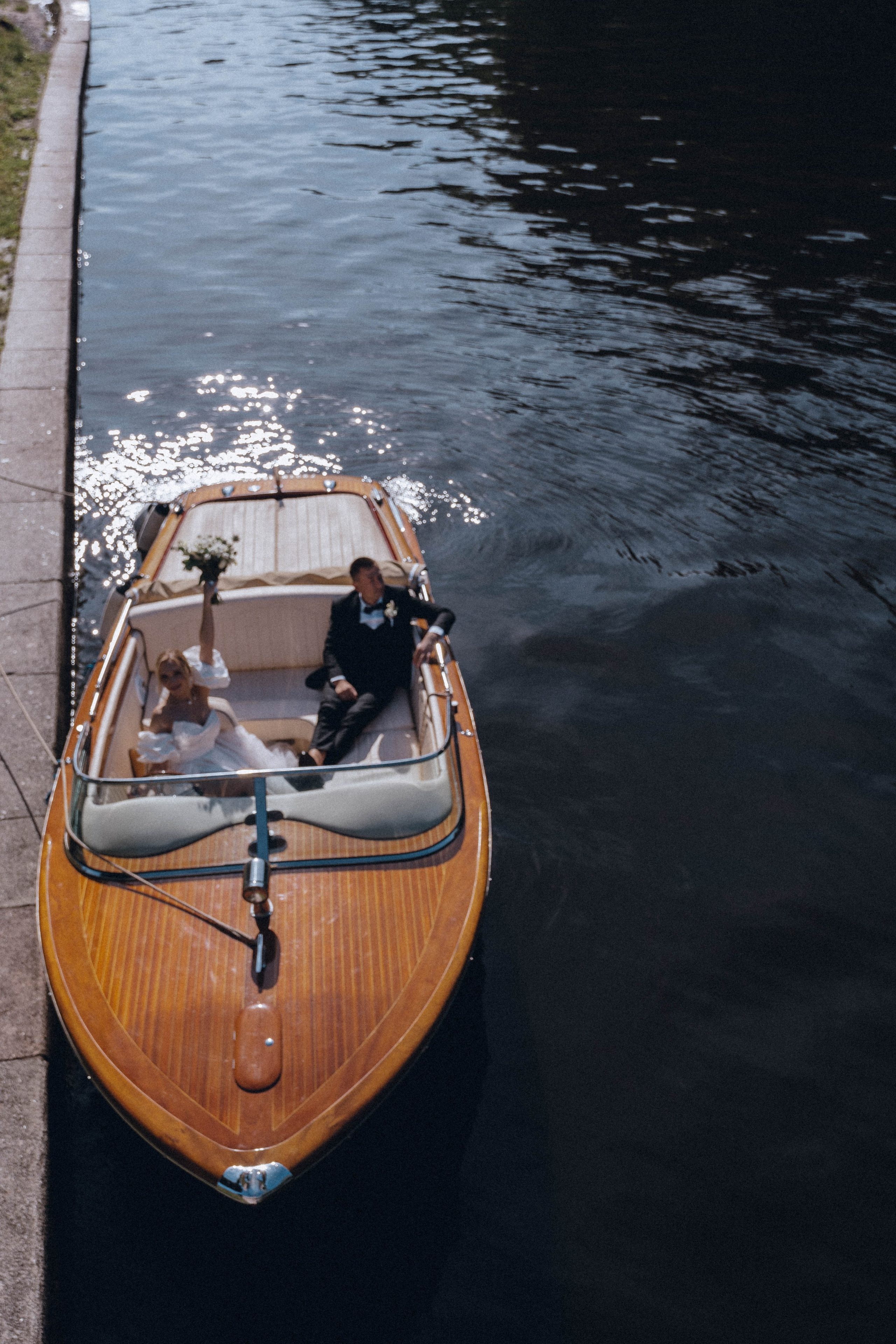 СВАДЕНБНАЯ СЬЕМКА НА КАТЕРЕ ПО КАНАЛАМ САНКТ-ПЕТЕРБУРГА И В АКВАТОРИИ НЕВЫ. Профессиональный фотограф, Санкт-Петербург — Виктория Богомолова