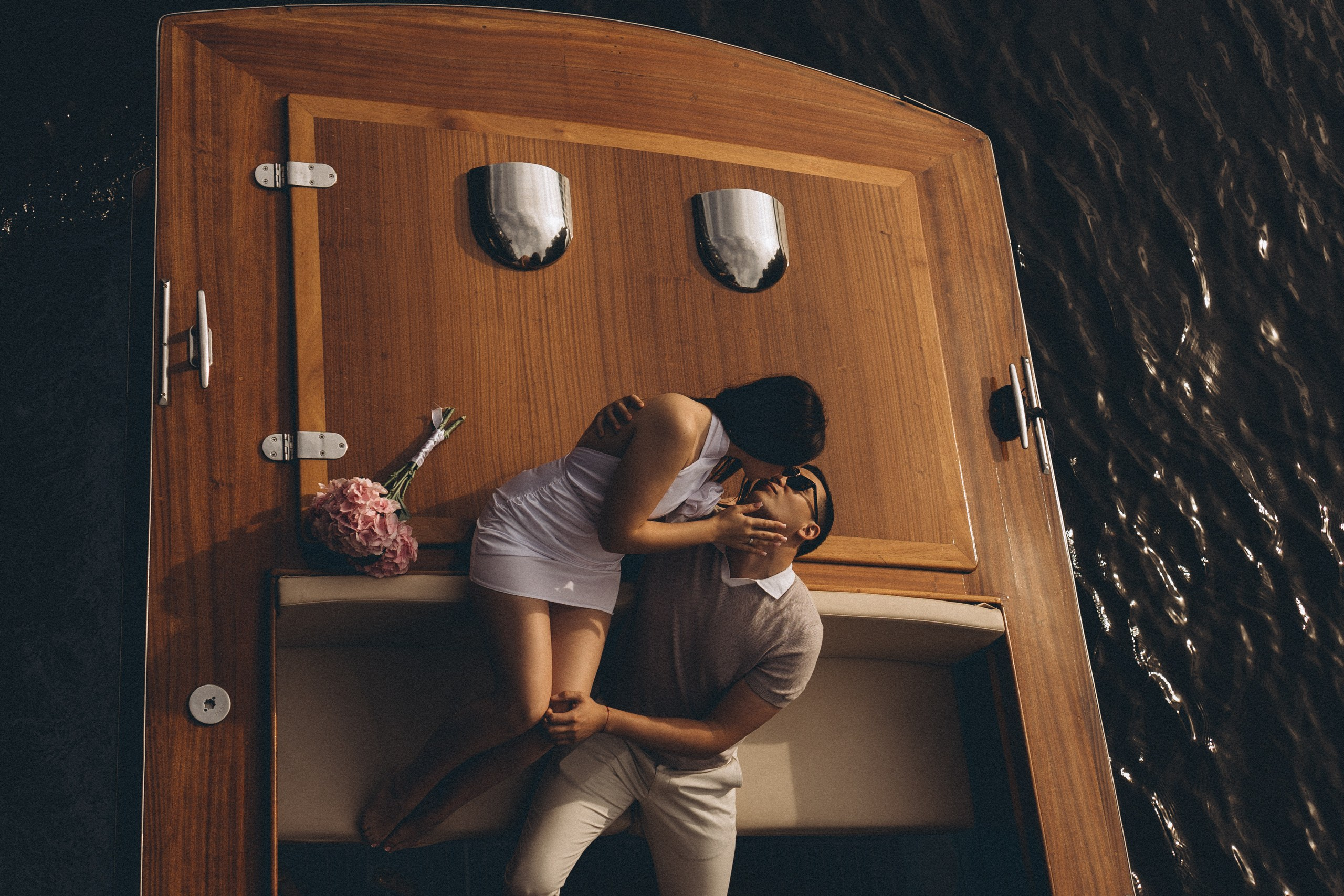 СВАДЕНБНАЯ СЬЕМКА НА КАТЕРЕ ПО КАНАЛАМ САНКТ-ПЕТЕРБУРГА И В АКВАТОРИИ НЕВЫ. Профессиональный фотограф, Санкт-Петербург — Виктория Богомолова