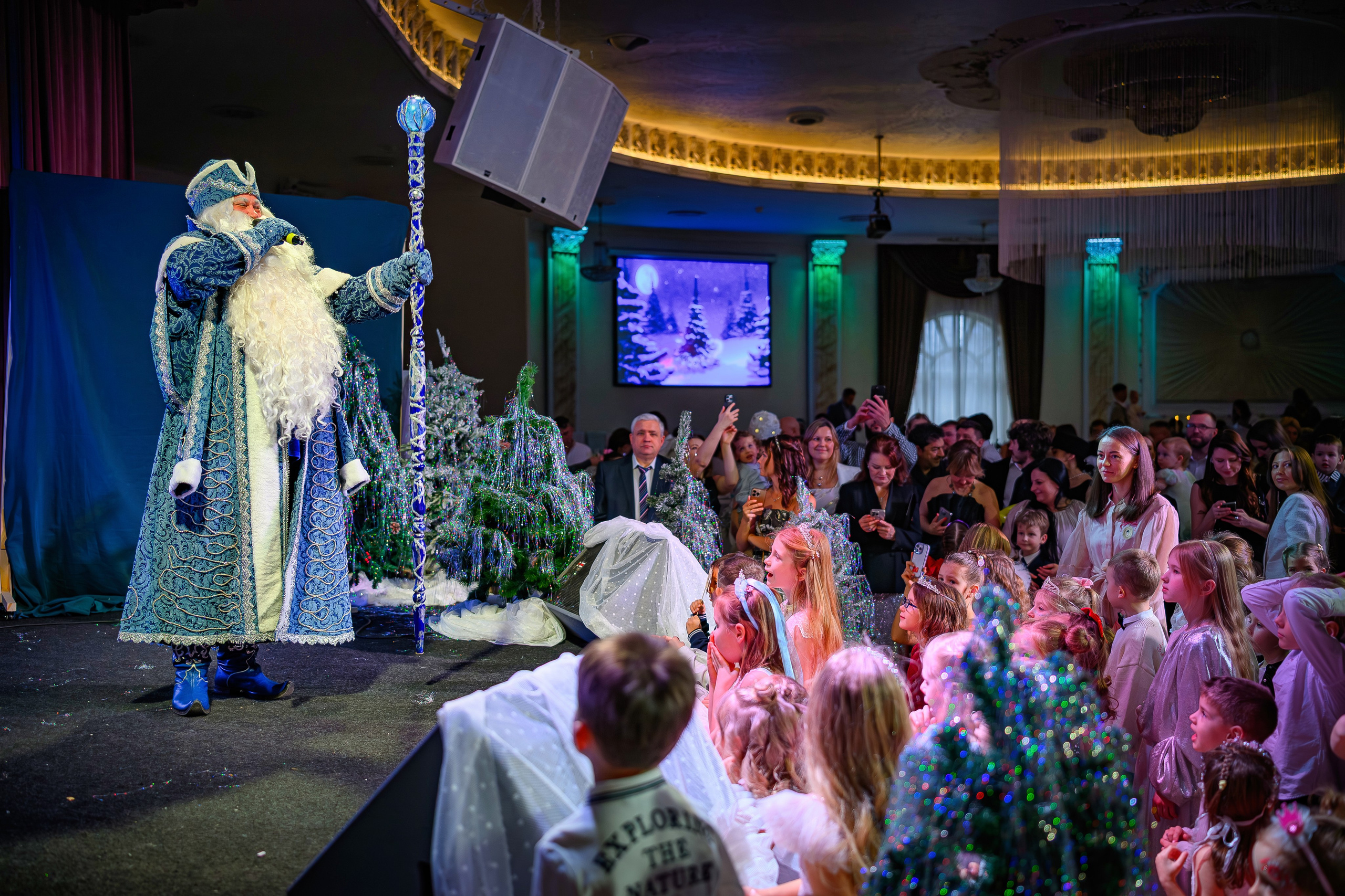 Репортажная фотосъемка мероприятий в Москве. Новогодний концерт 2025/2026. Интерьерный & Репортажный фотограф Озеров Денис, г. Москва