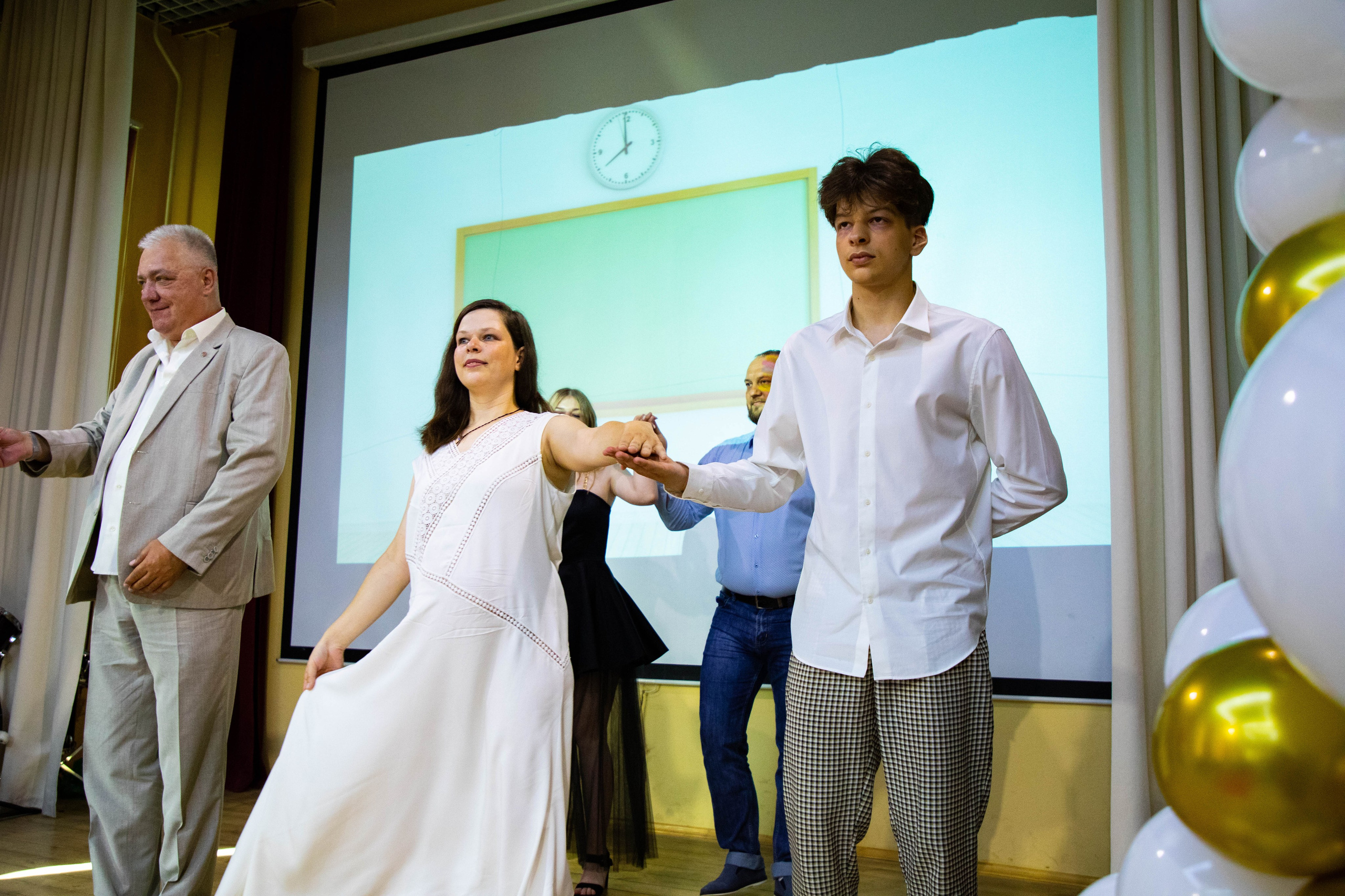 Вручение аттестатов. Репортажный фотограф Виктория Чорба