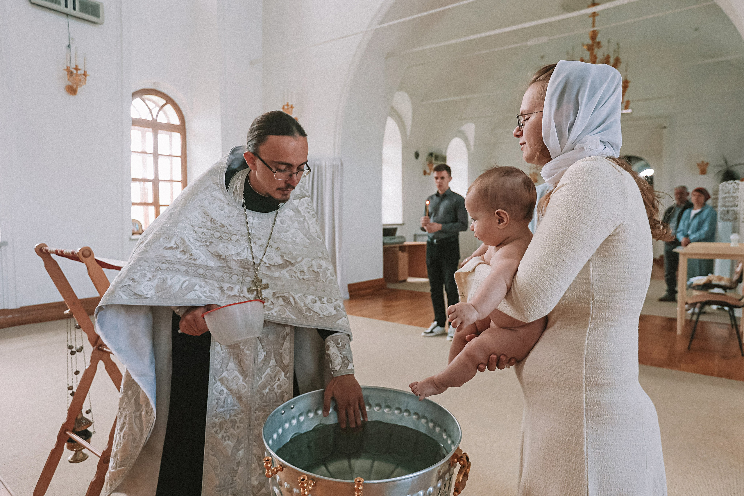 Крещение церковь около моста влюбленных. Семейный фотограф Тюмень, фотограф на роды Салмина Мария