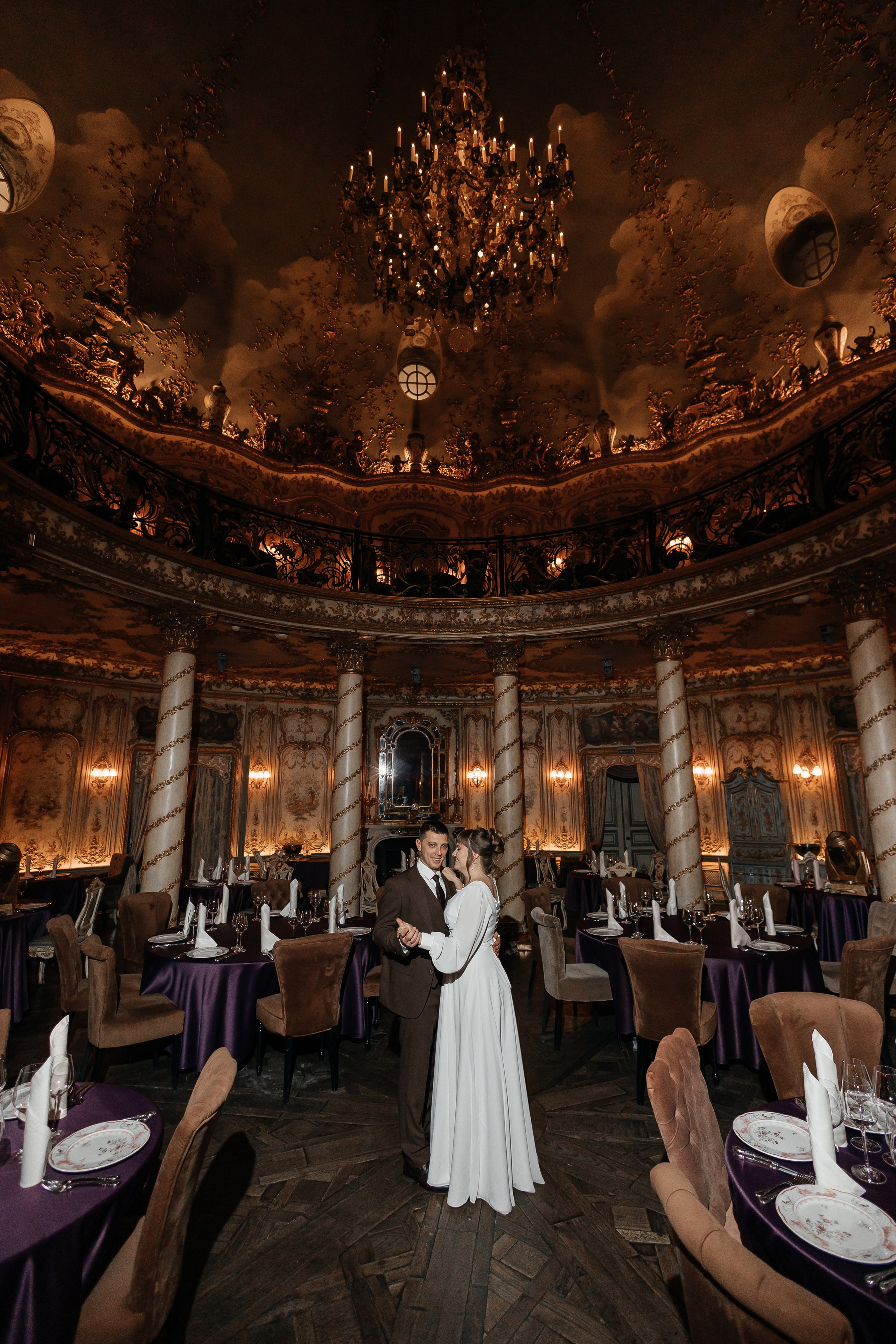Свадебная фотосессия в ресторане Турандот. Свадебный фотограф в Москве Дарья Олендарёва