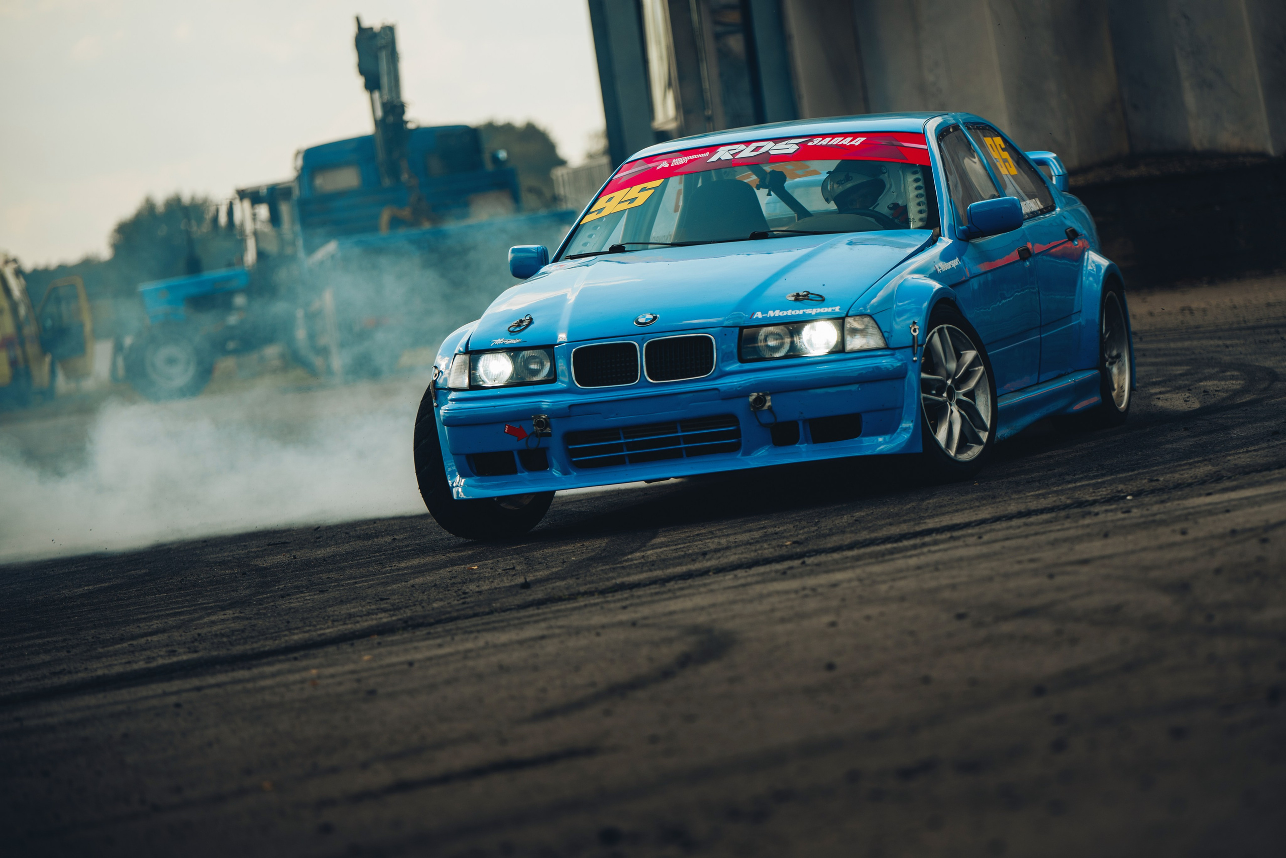 Rds запад ADM Raceway. DeLorein