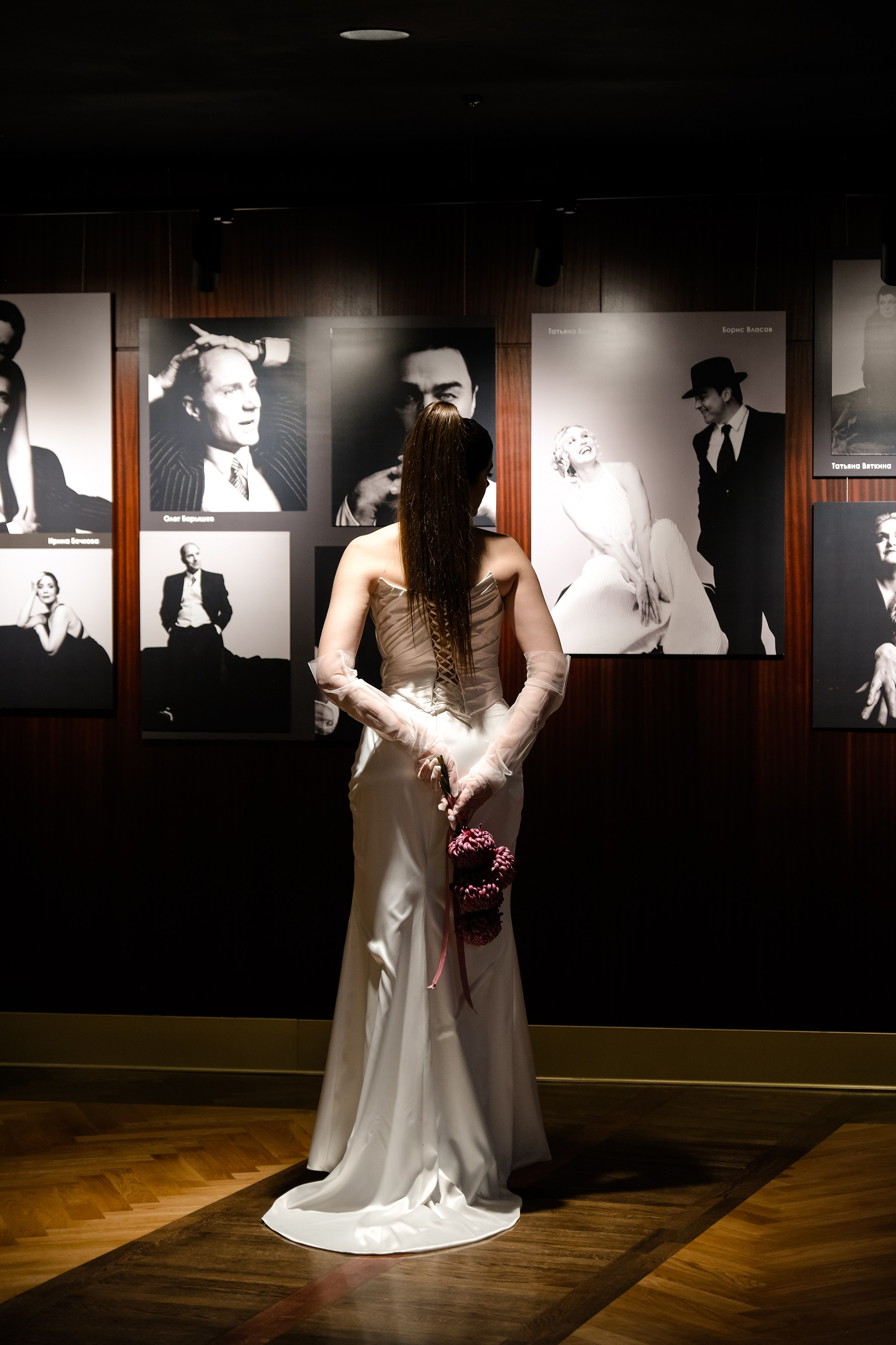 Свадебная фотосессия в театре драмы имени Наума Орлова. Свадебный фотограф в Челябинске Сырчикова Наталья