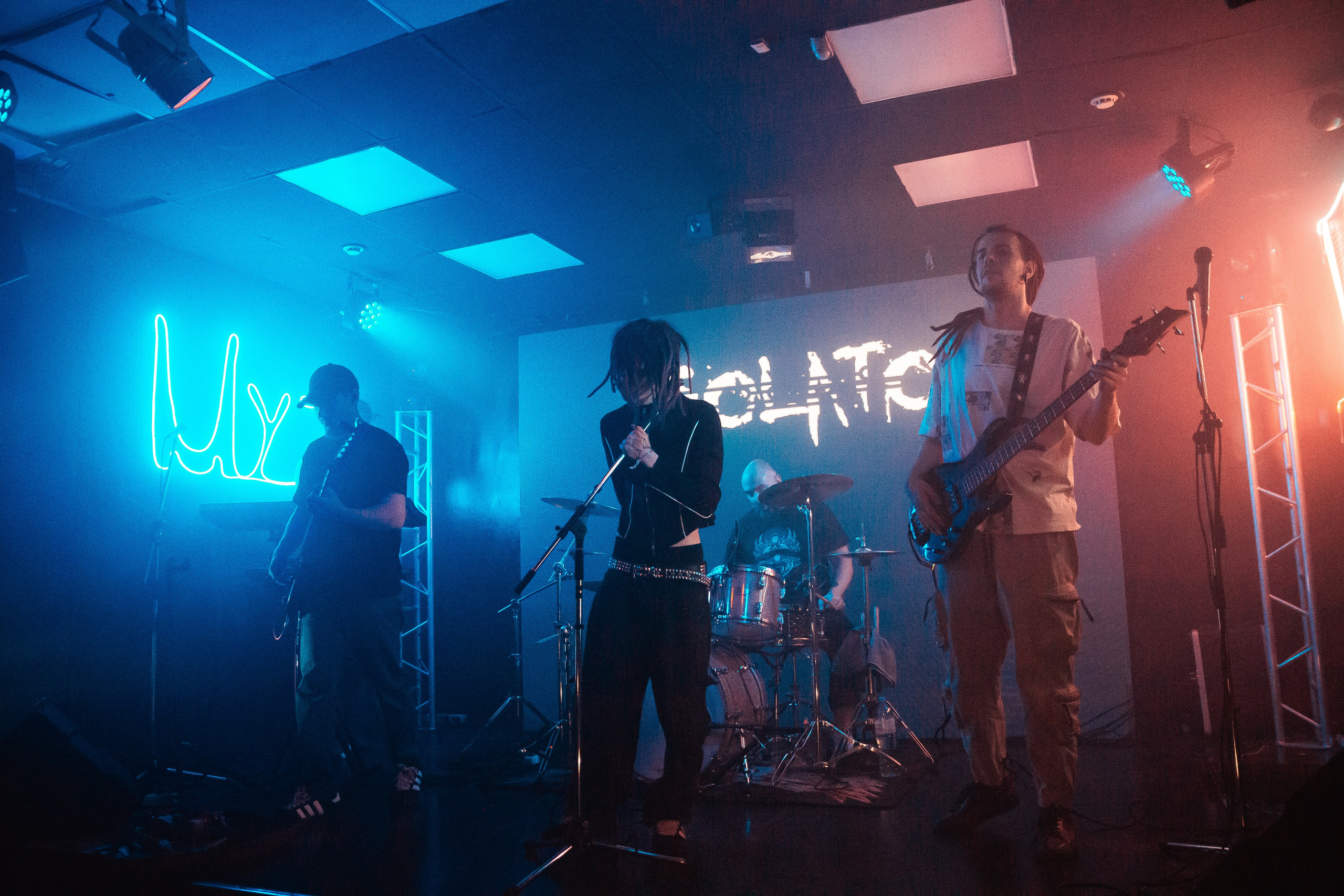 Isolator, Красноярск, 23.11.2025, Волна. Фотограф Регина Крикунова г. Красноярск