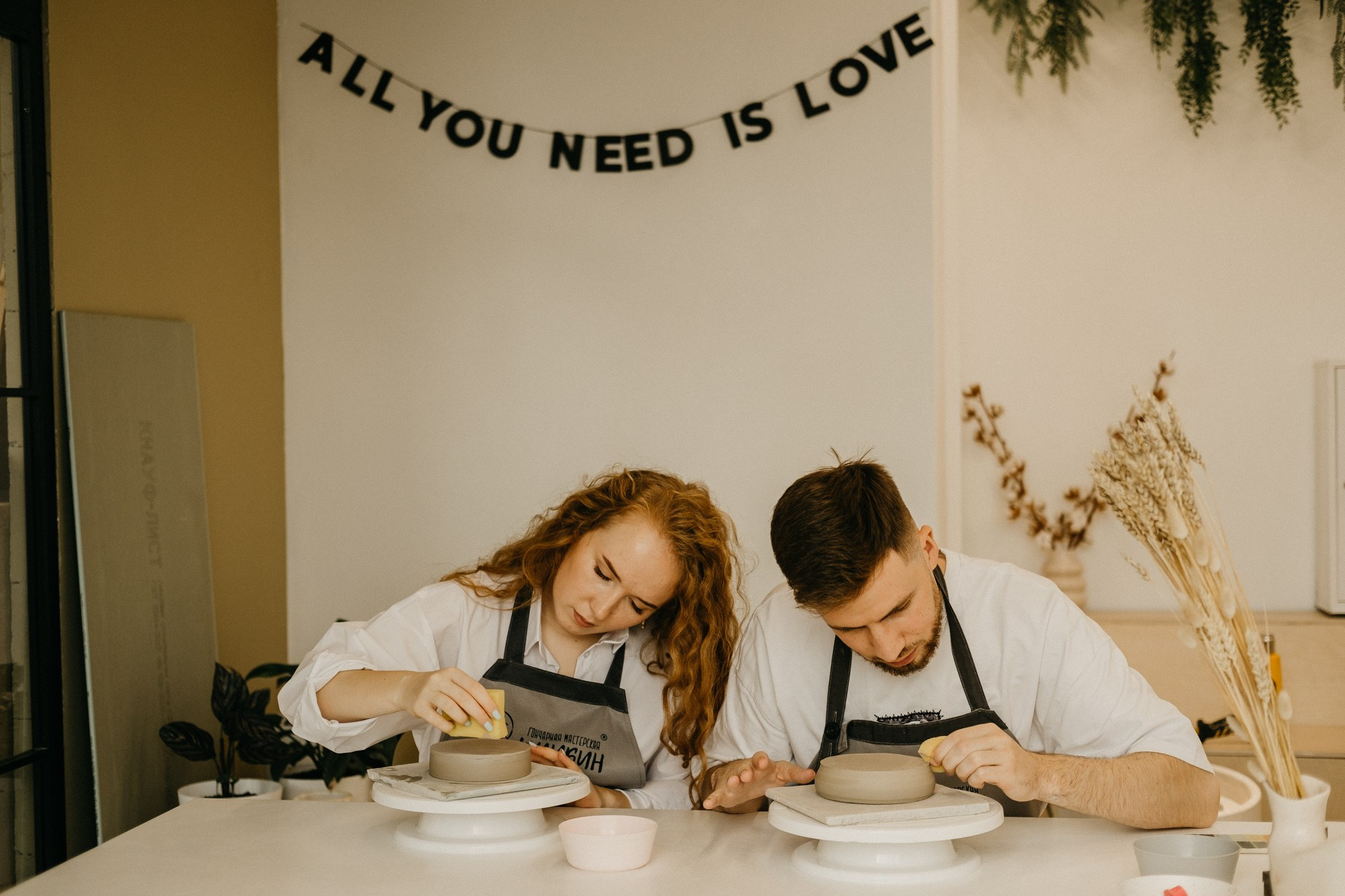 В гончарной мастерской. Свадебный фотограф Александра Тюлякова