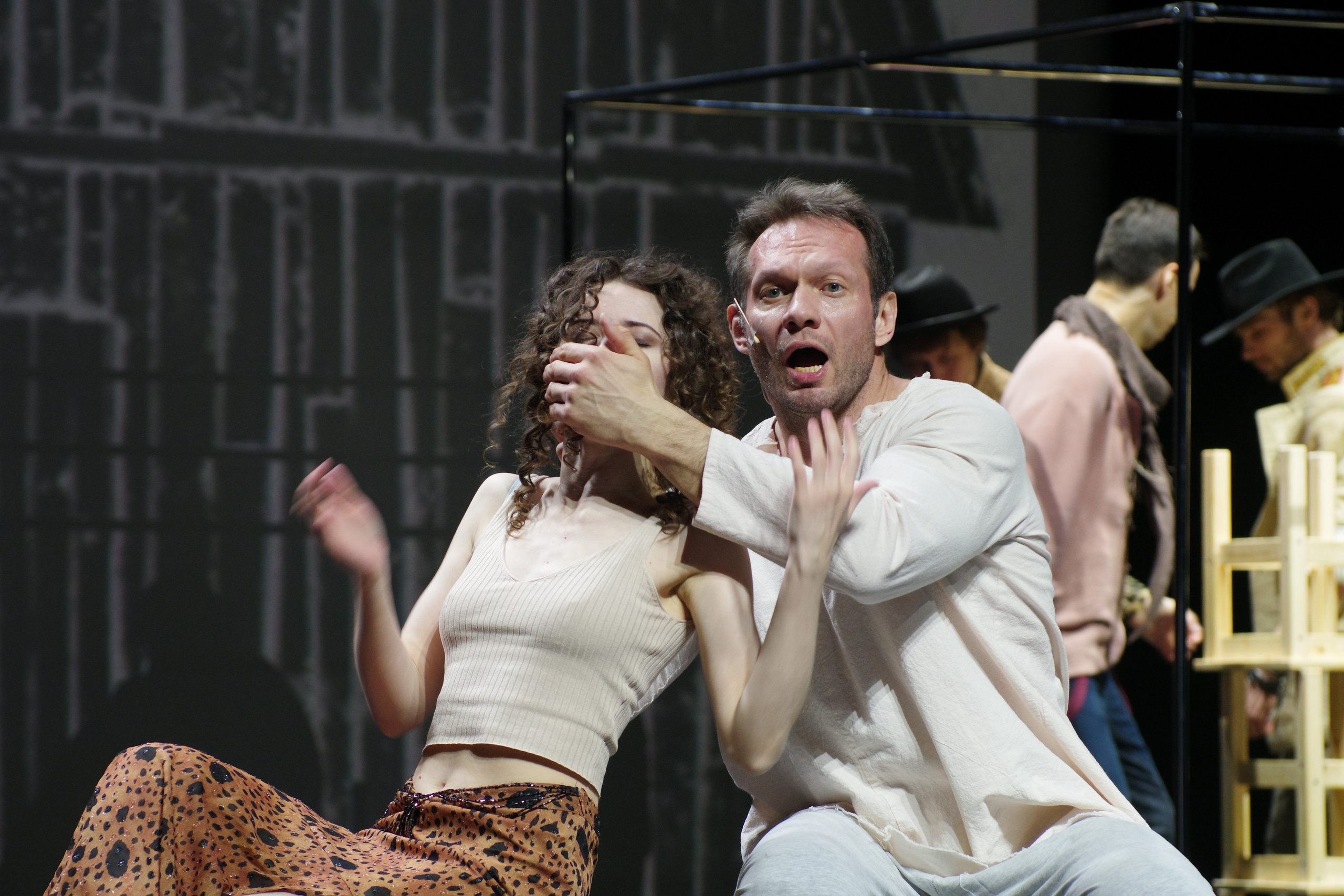 Театр И-Он, Люди и мыши. Семейный и детский фотограф Антон Зорин