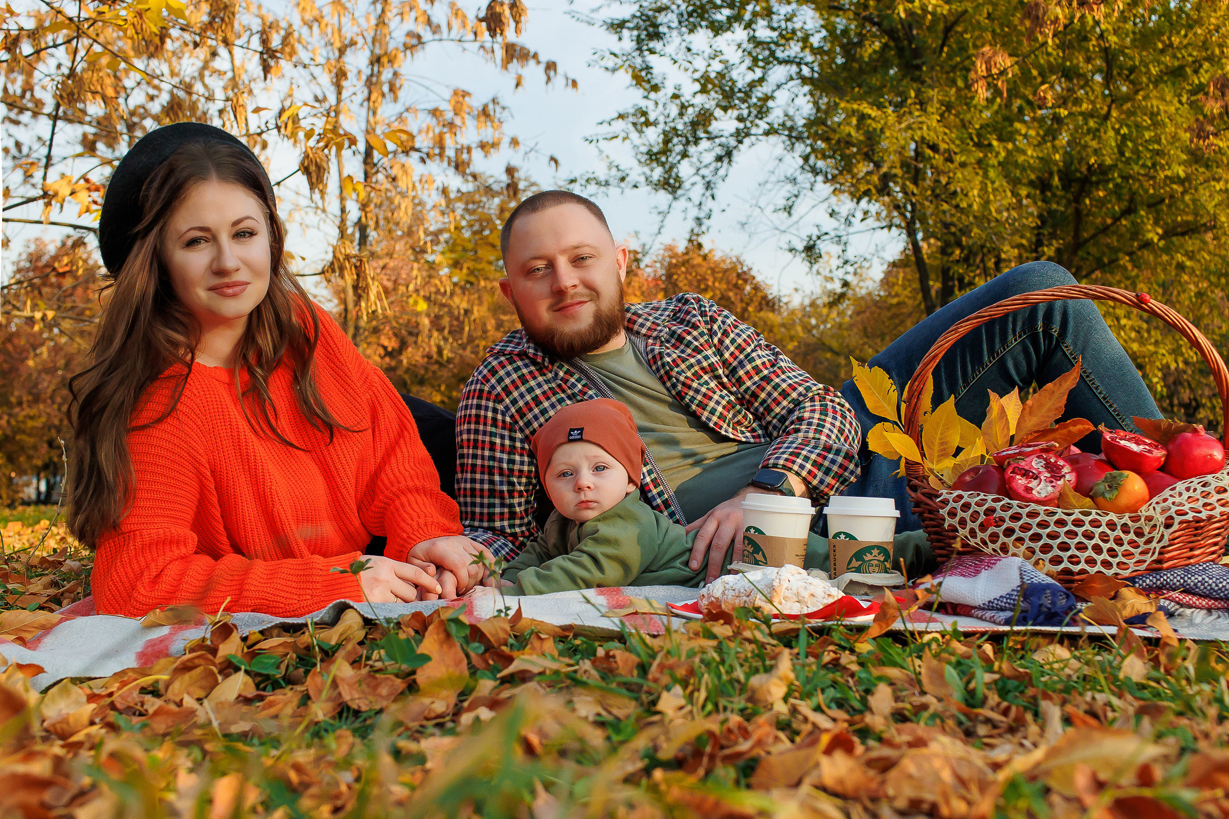 Осенняя семейная фотосессия в парке Алматы. Свадебный и семейный фотограф Алматы Владимир Акуленко