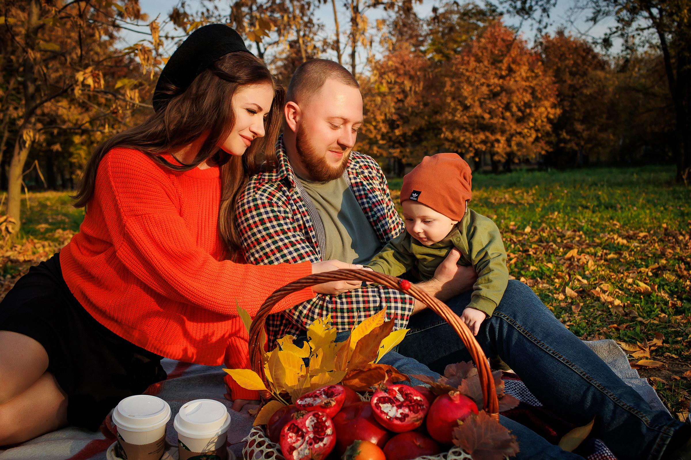 Осенняя семейная фотосессия в парке Алматы. Свадебный и семейный фотограф Алматы Владимир Акуленко