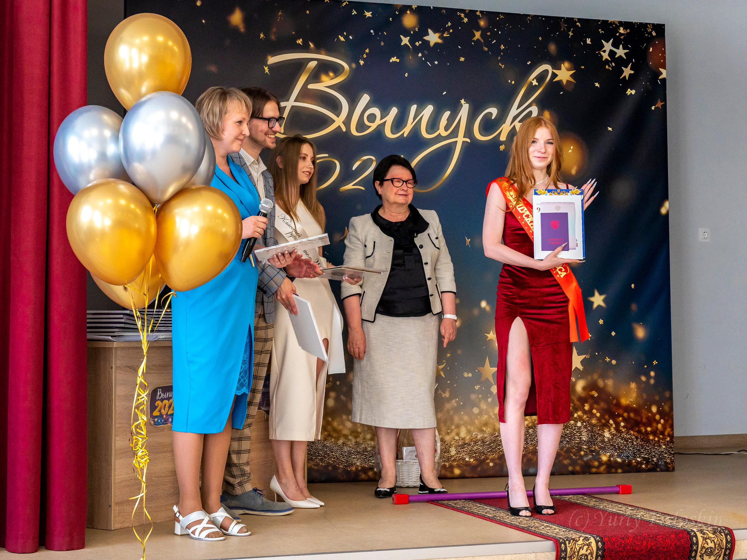 Репортаж о выпускном 9 классов в школе № 7 города Королёва, 26.06.24г. Профессиональный фотограф интерьеров в Москве Юрий Федоскин