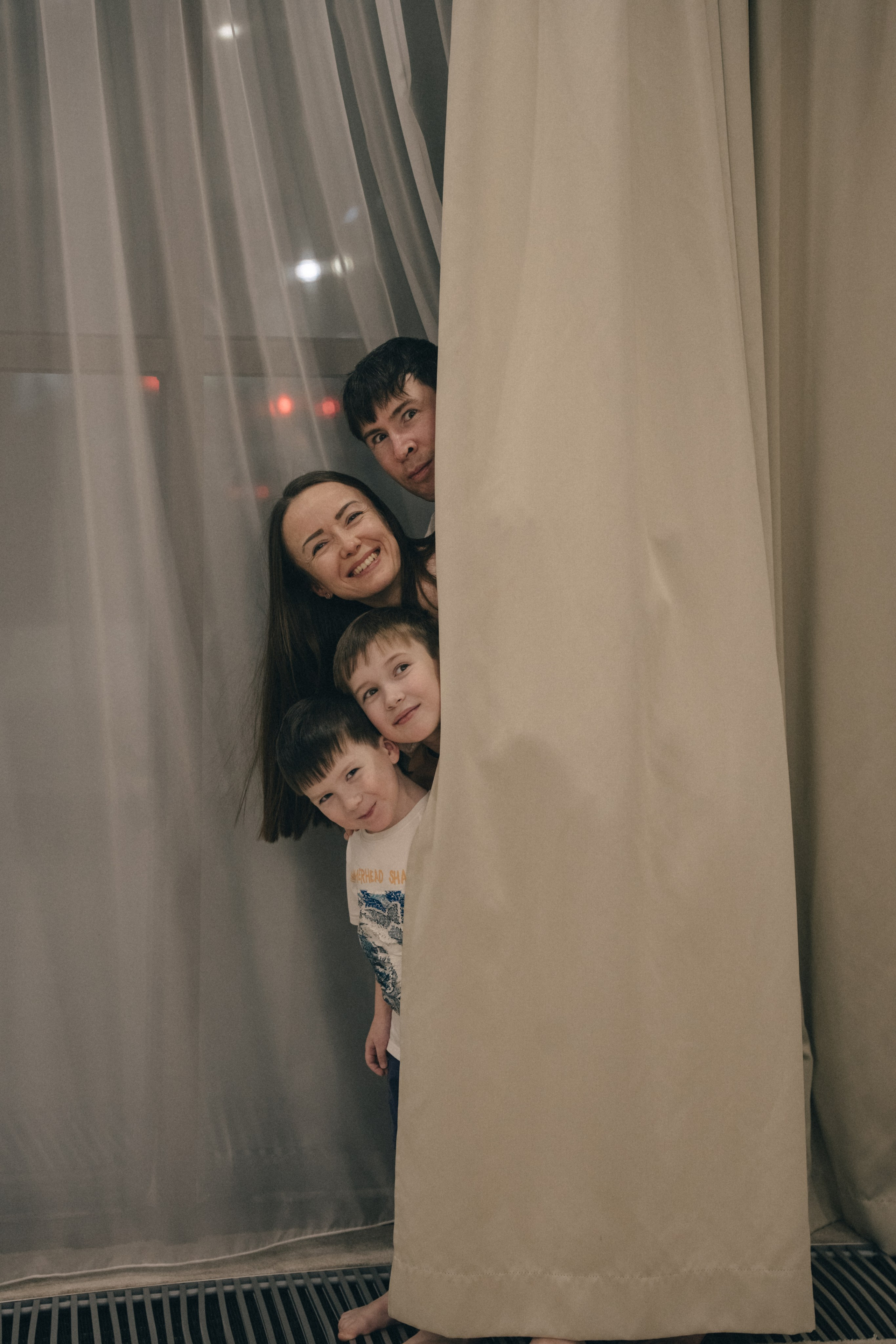 Дружная семья в отеле