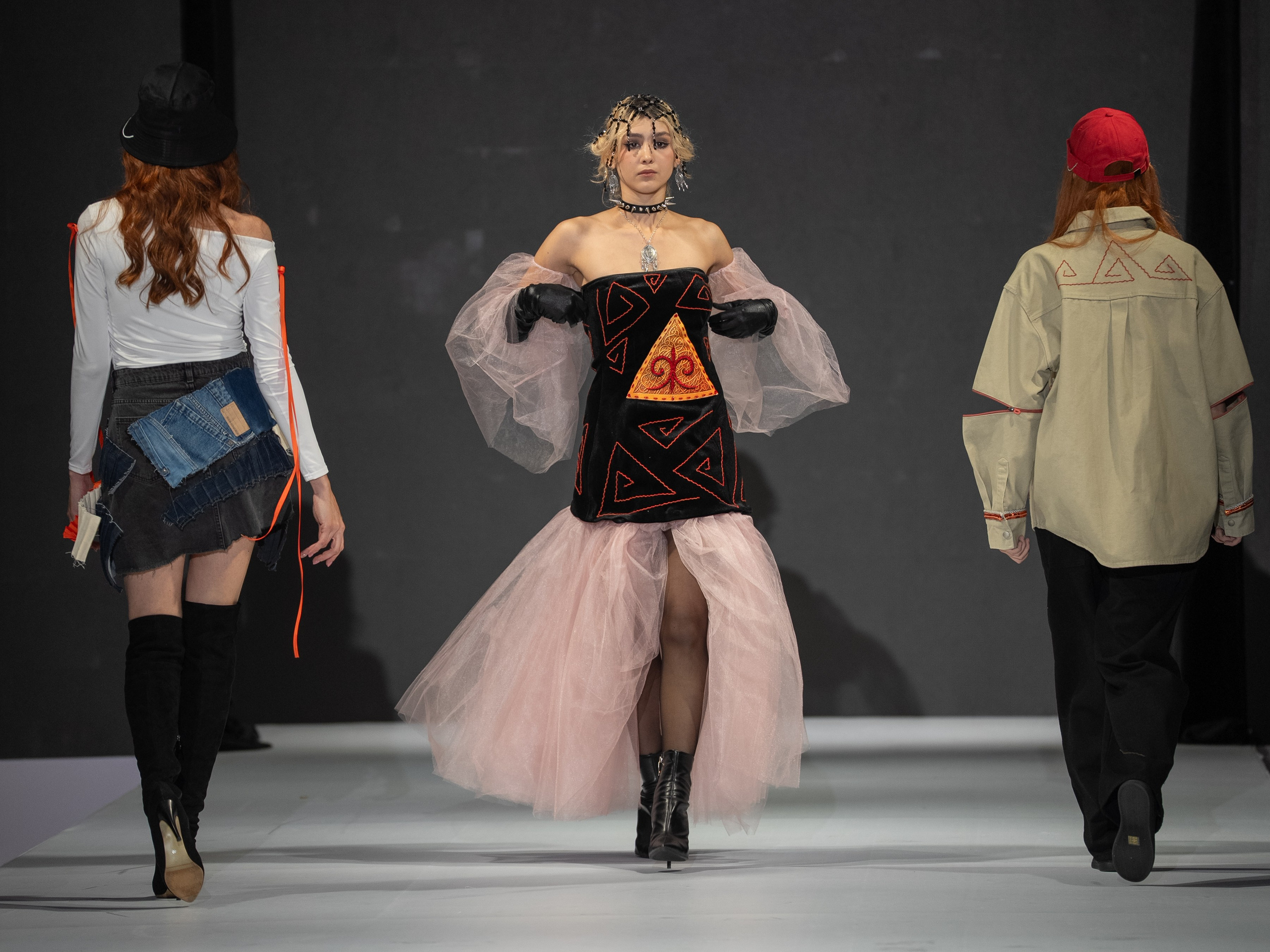 EURASIAN FASHION WEEK BlackBurn. Сайт Алматинского НЮ АРТ, будуар и фэшн фотографа Дениса Карпенко