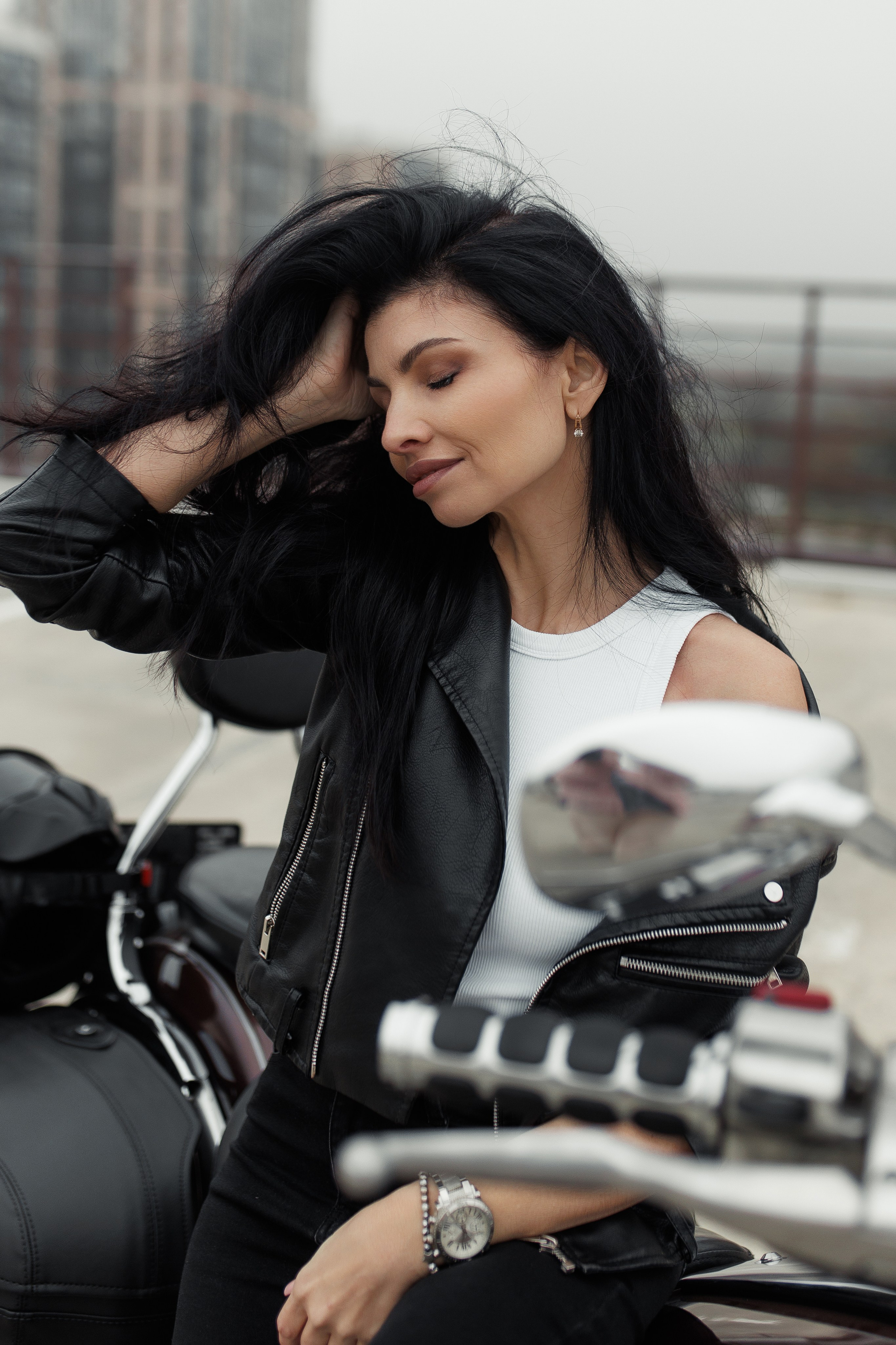 На крыше с мото