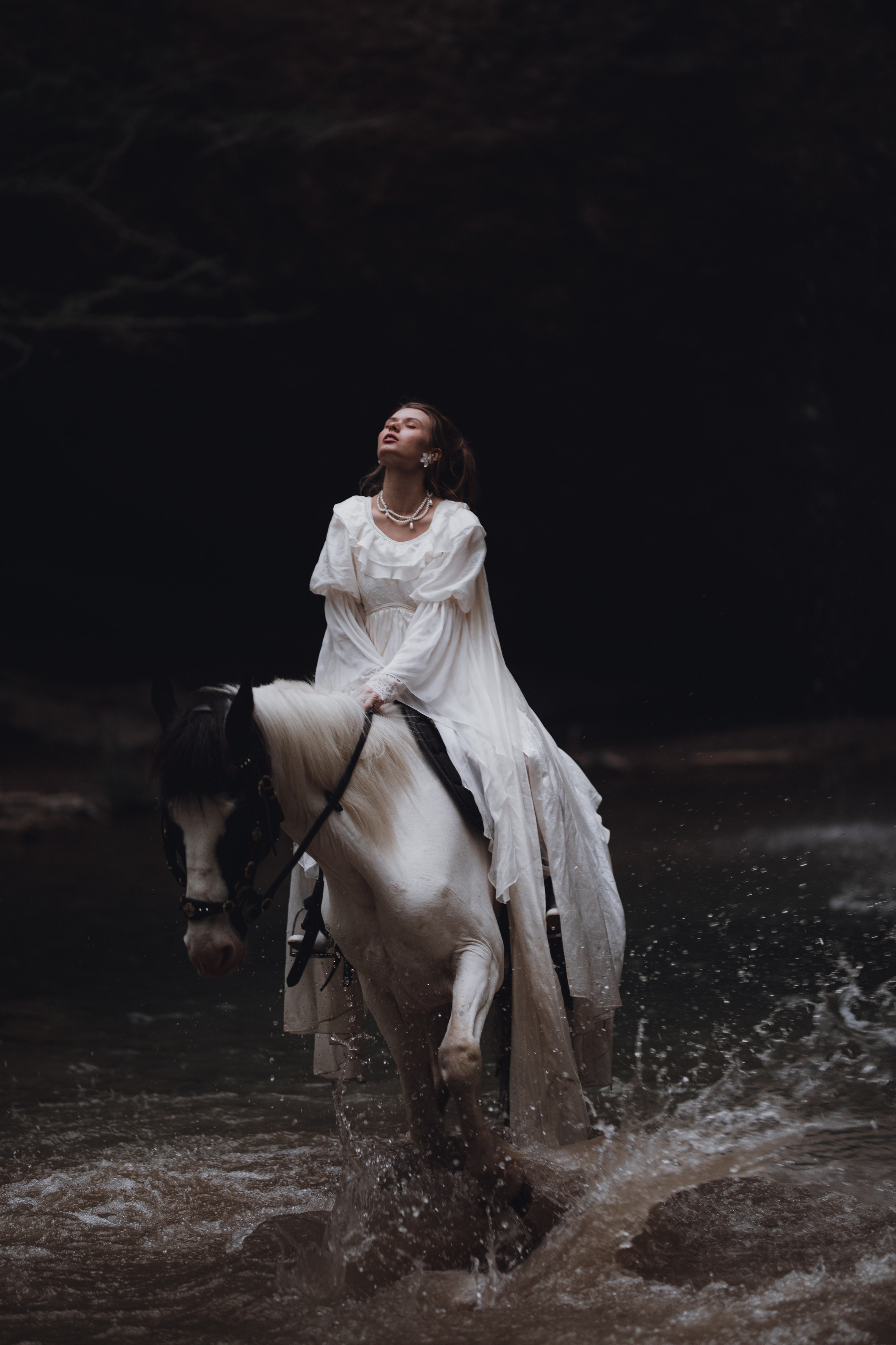 Свадебная фотосессия у водопада. Фотограф Анастасия Залевская