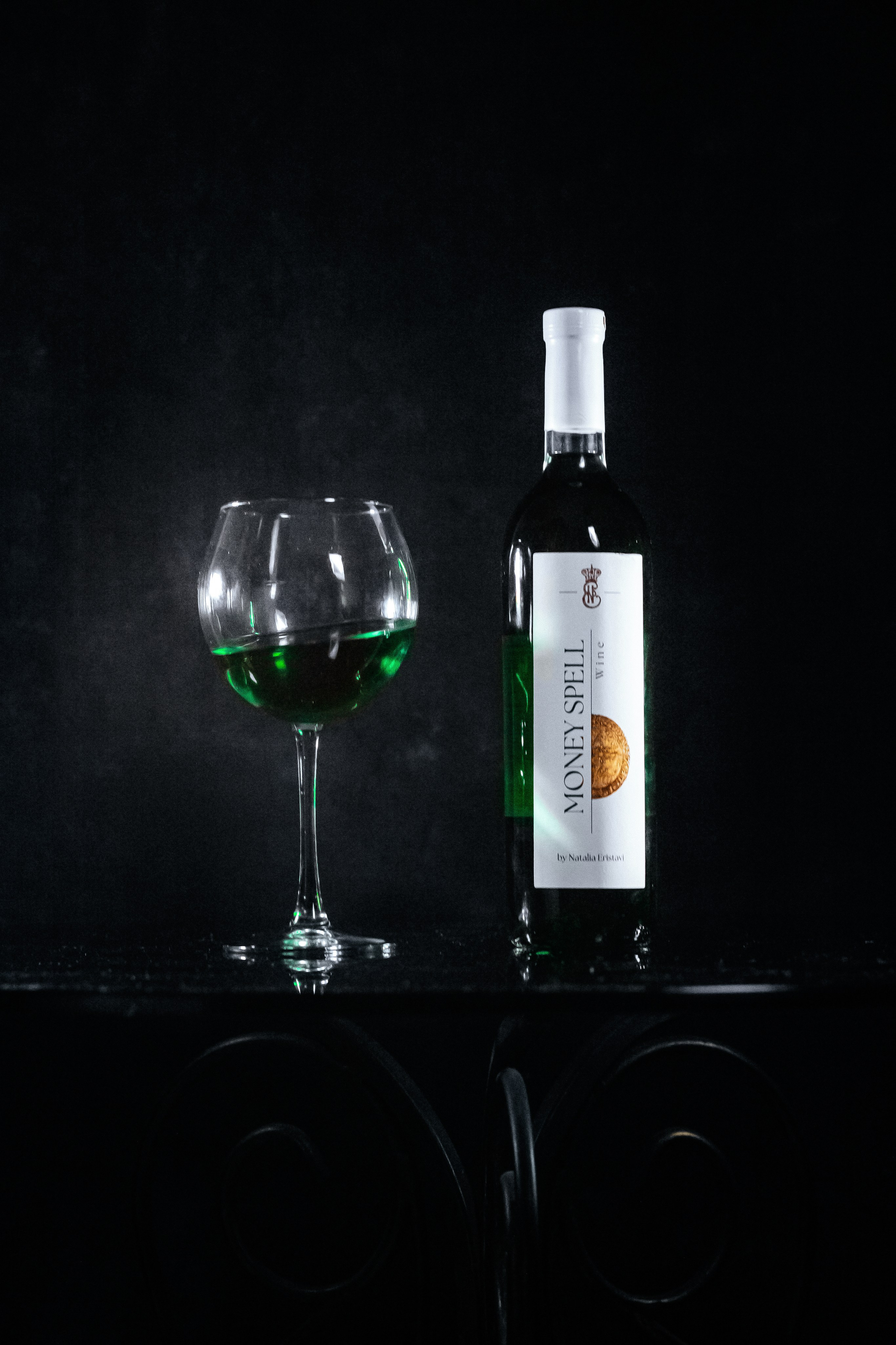 Вино «Money spell wine». Свадебный фотограф Грузия Тбилиси