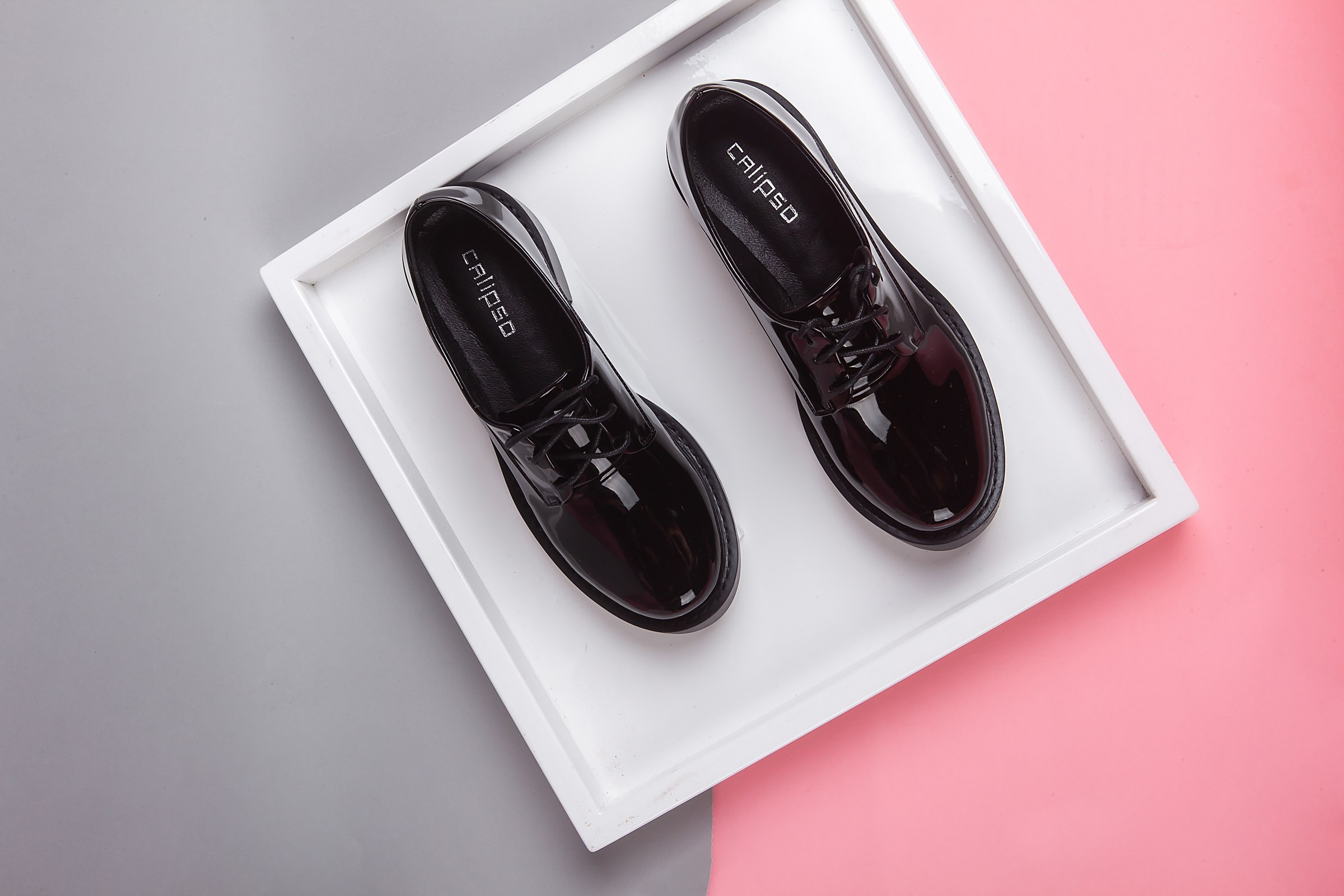 Обувь-модели. Съемка в фотостудии для маркетплейсов. Топ-фотограф