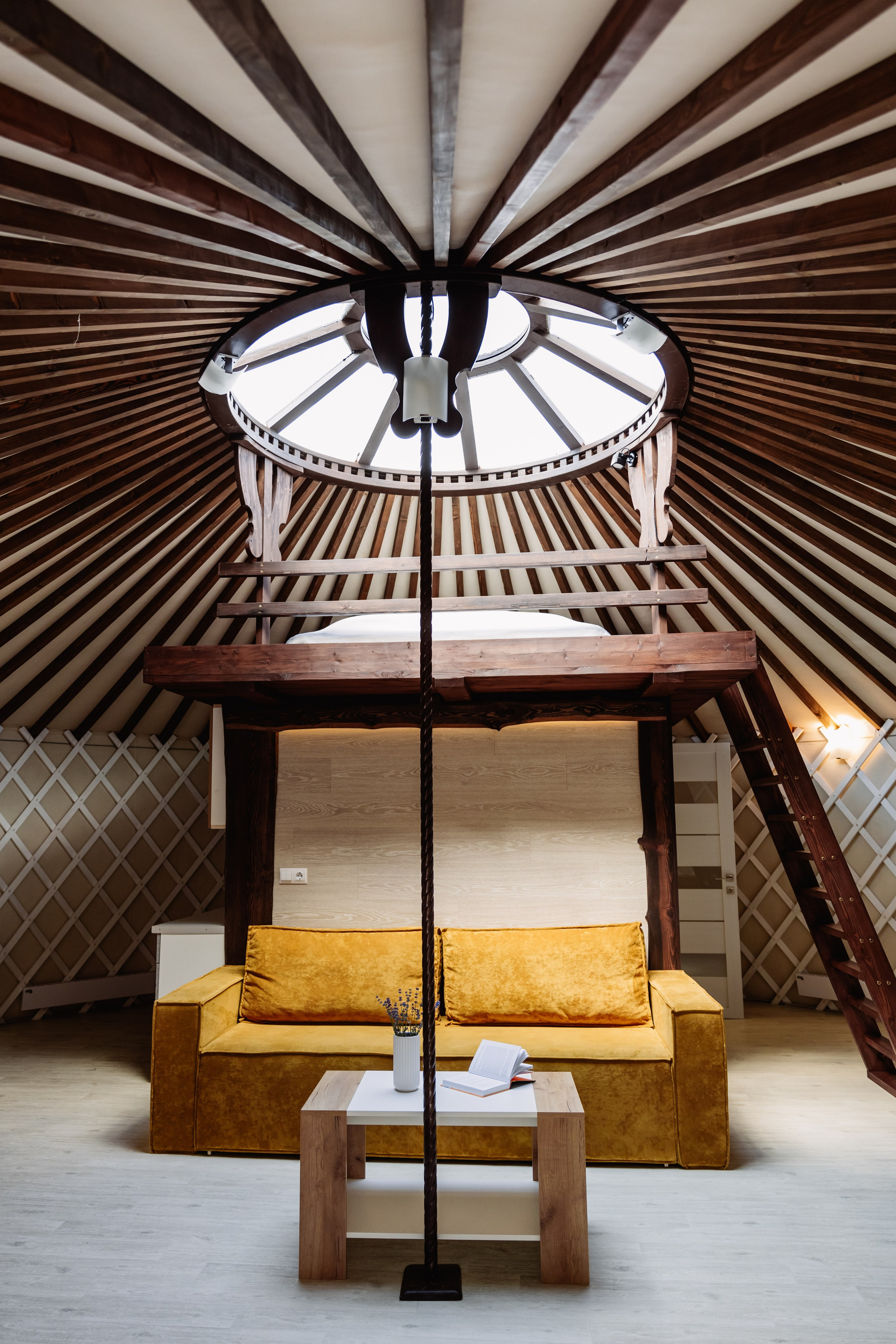 БЕРЕЗКА ВИЛАДЖ | Глэмпинг в Коломне | Юрта «Янтарная». ФОТОГРАФ ИРИНА ШАМАТАВА