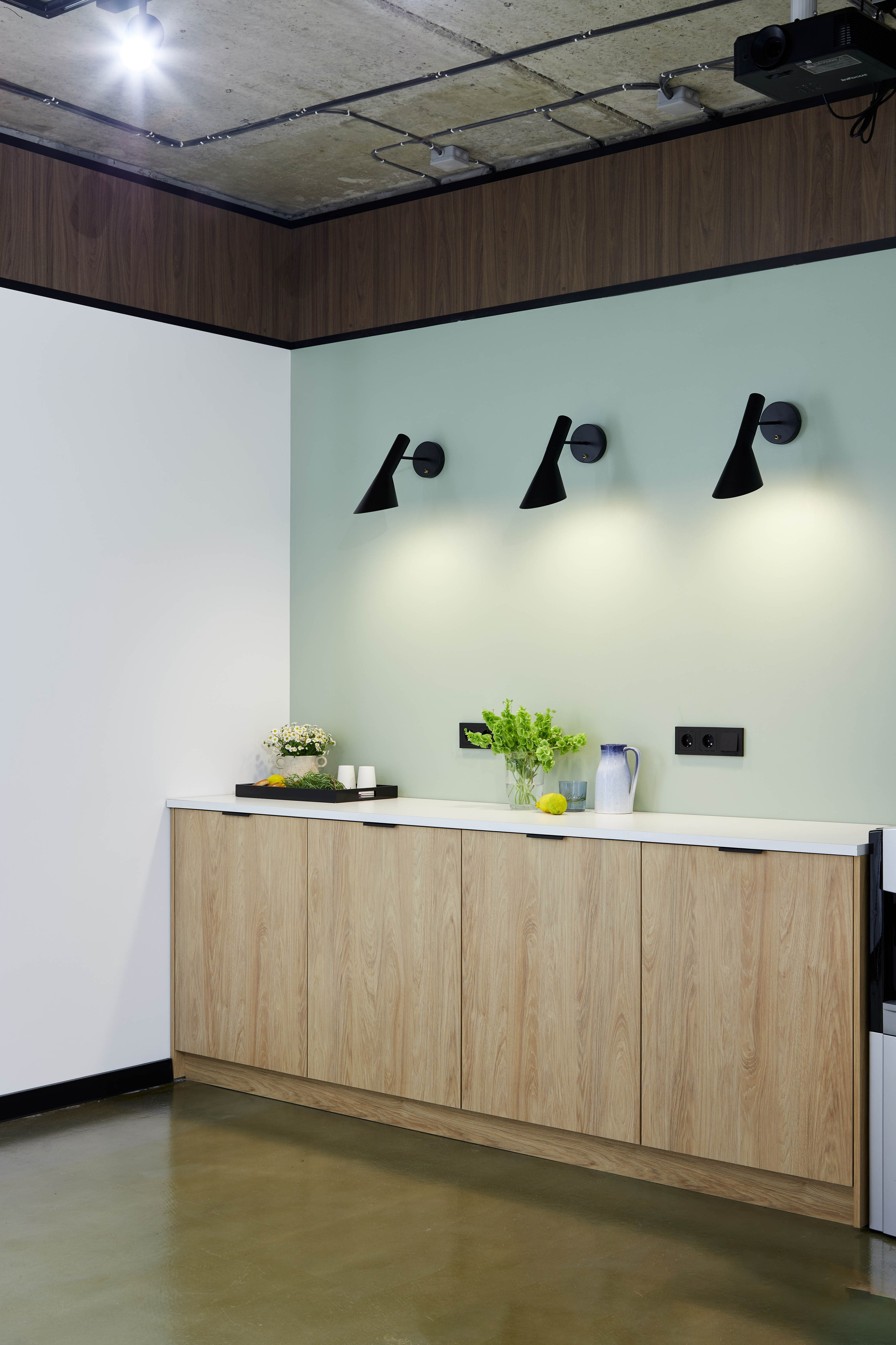 Реализованный проект офиса дизайнера Прасковьи Шевченко. Интерьерный фотограф Краснодар. Галина Ладыгина