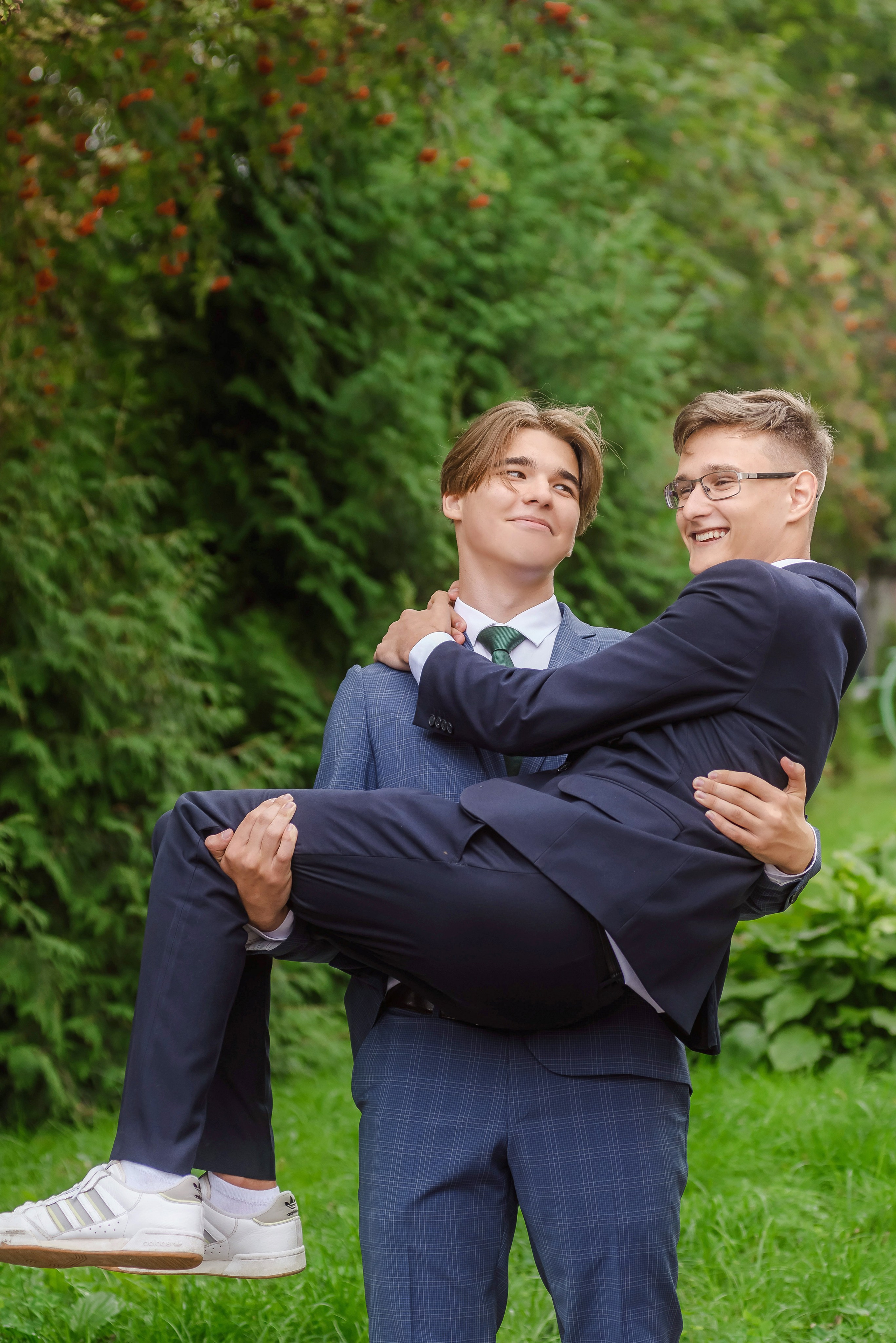 Линейка 11-е классы 2023. Фотограф Галина Лисанова, г. Брянск