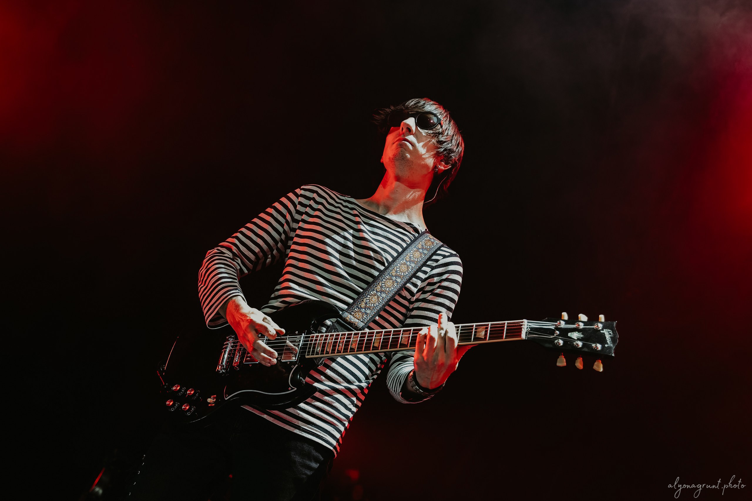 Багровый Фантомас, фоторепортаж, СПб, BASE, 14.12.2025. Алена Адрианова: фотограф в Санкт-Петербурге