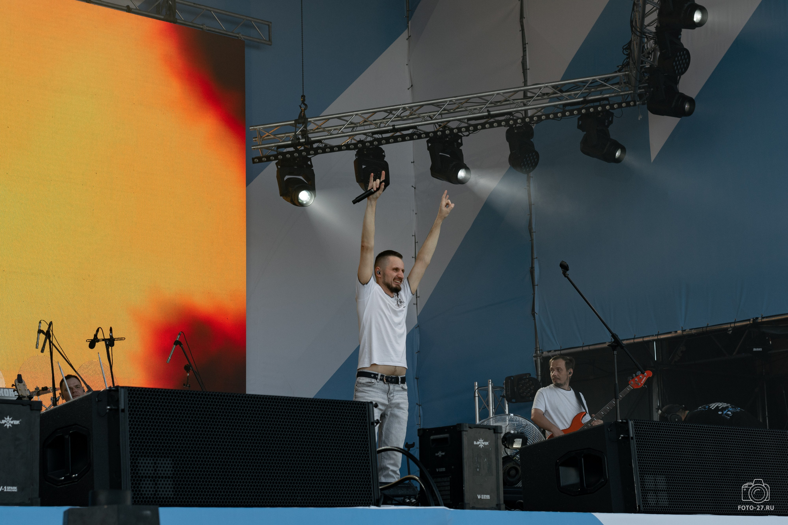 Антон Курдюмов фотограф в Хабаровске Рина Курдюмова фото27 foto27 Антон Дорофеев репортажный репортаж документалист Тони и Рина фотосоздатели ПаПаРоК Рок над Амуром 2024 фестиваль Хабаровск