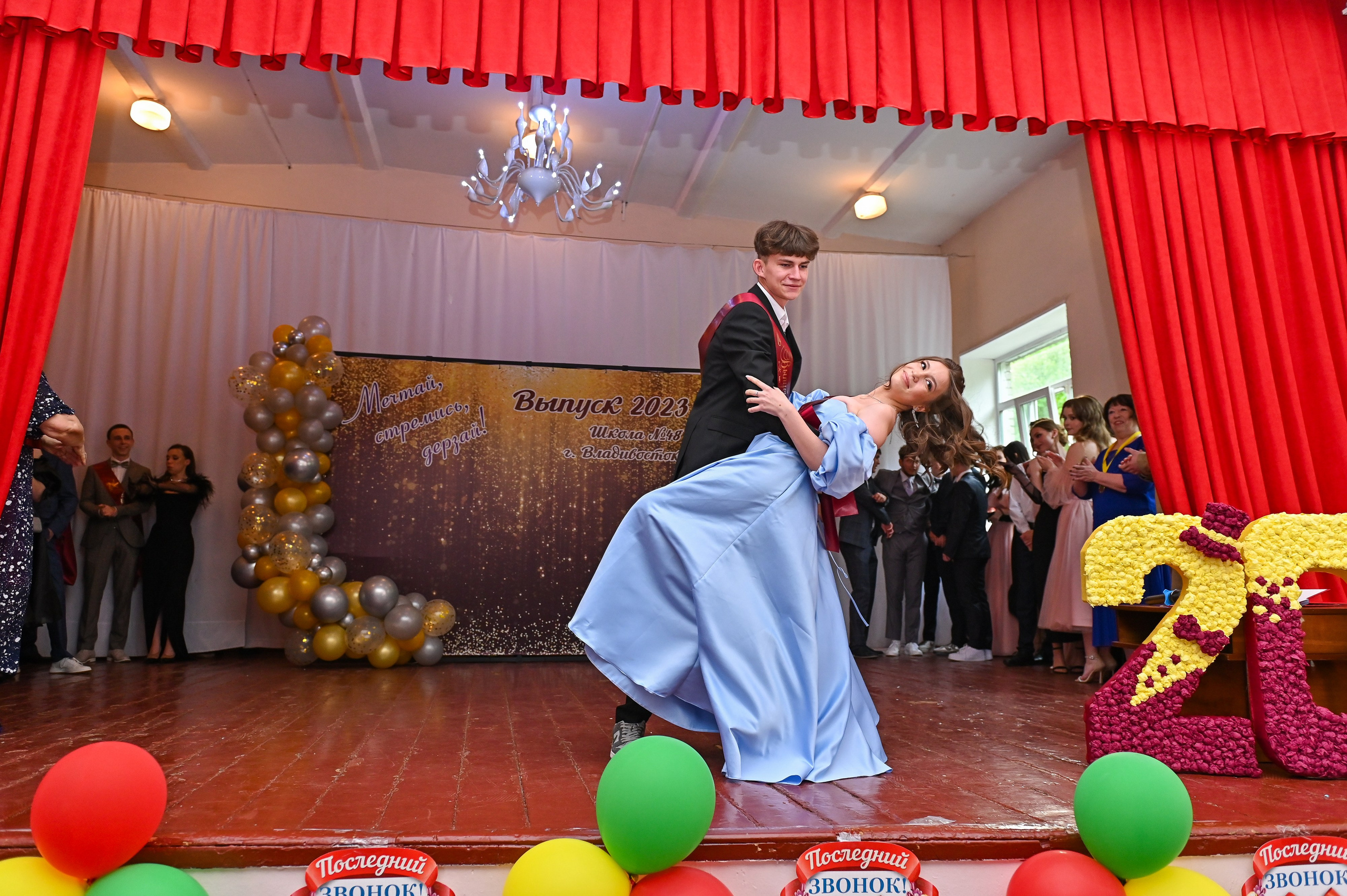 Выпускной школа 48. Семейный и свадебный фотограф во Владивостоке