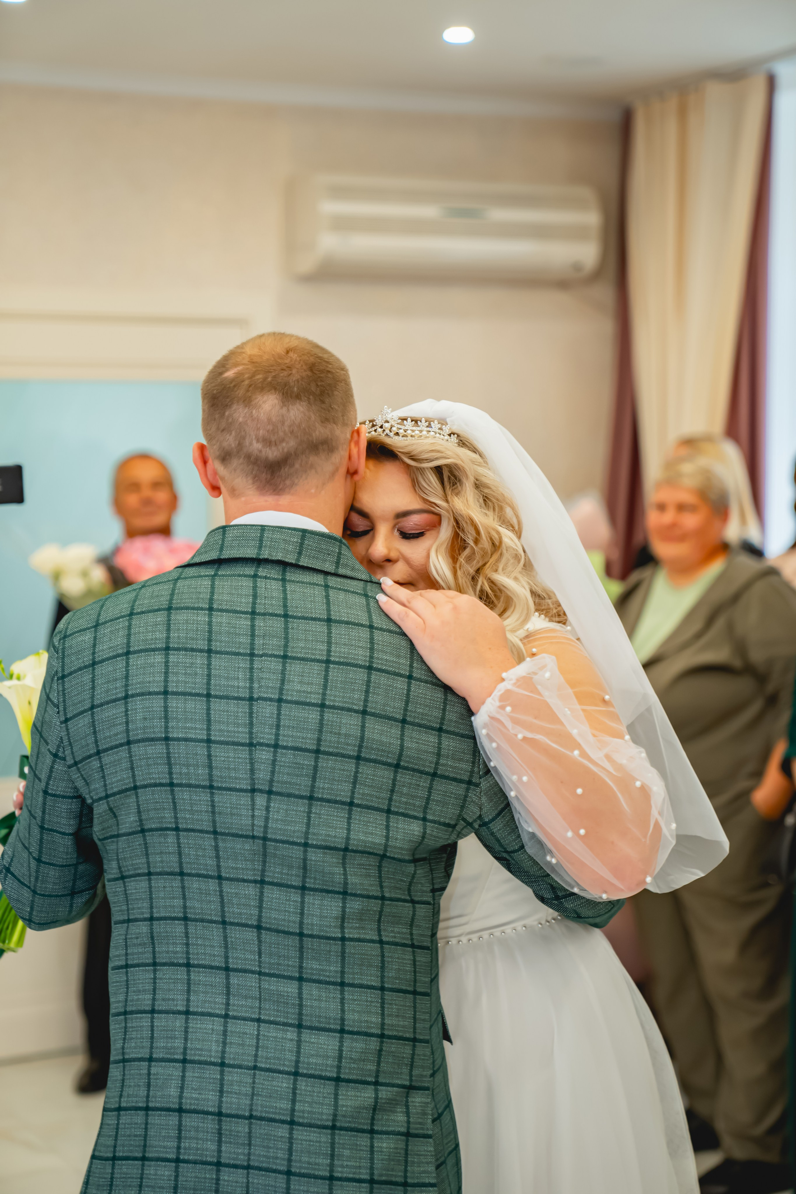 Осенняя Свадьба 2024. Занимаюсь профессиональной фотографией и живу рядом с Байкалом. Работаю в разных жанрах