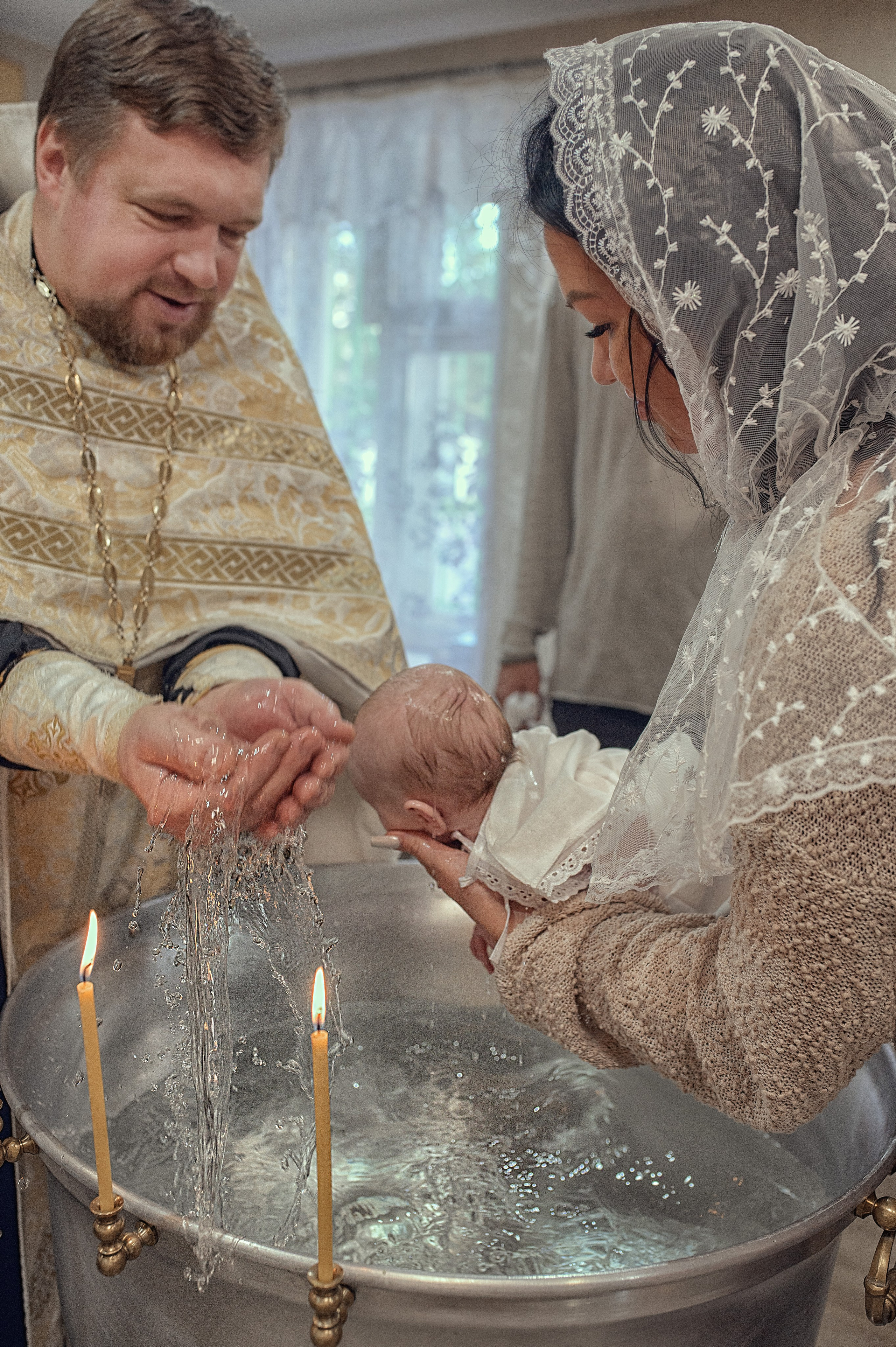 Крещение Аглайи в Покровском кафедральном соборе. Фотографы крещения/венчания  Красноярск Татьяна и Вячеслав Переваловы