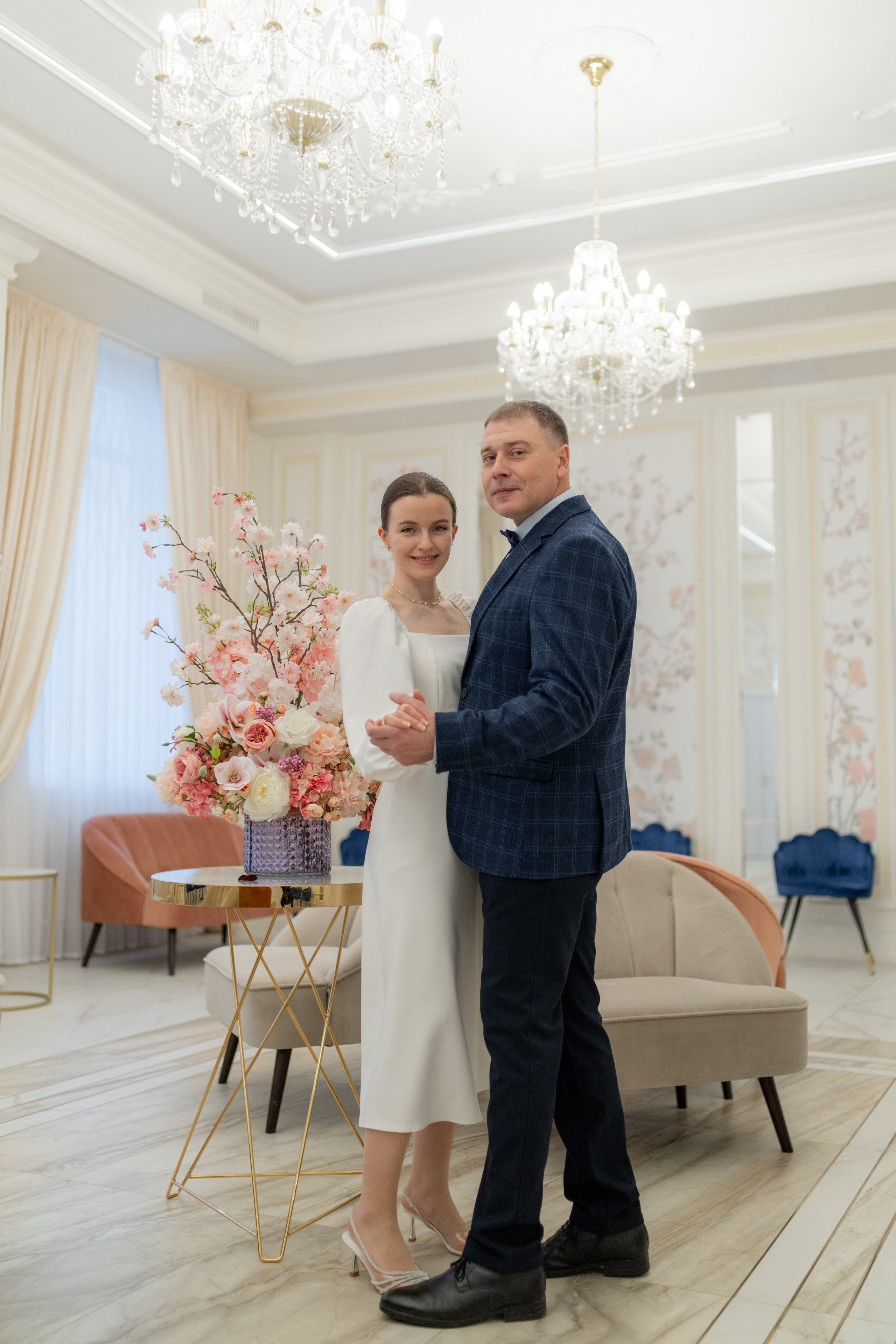 Свадебные фотосессии во дворцах и ЗАГСах Санкт- Петербурга. Свадебный фотограф Александр Невский в Санкт-Петербурге