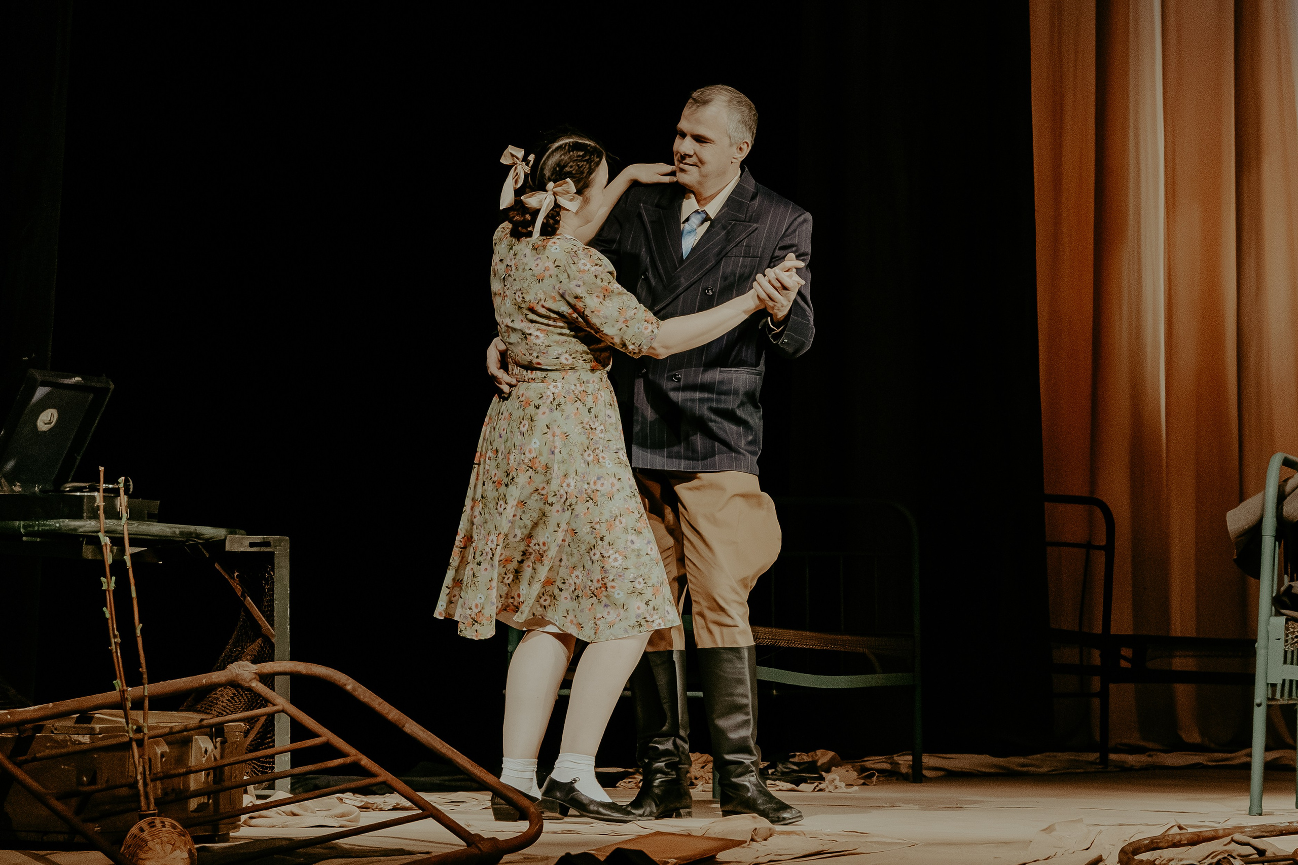 Театр Юного Зрителя " Не покидай меня». Фотограф Марк Файзулин