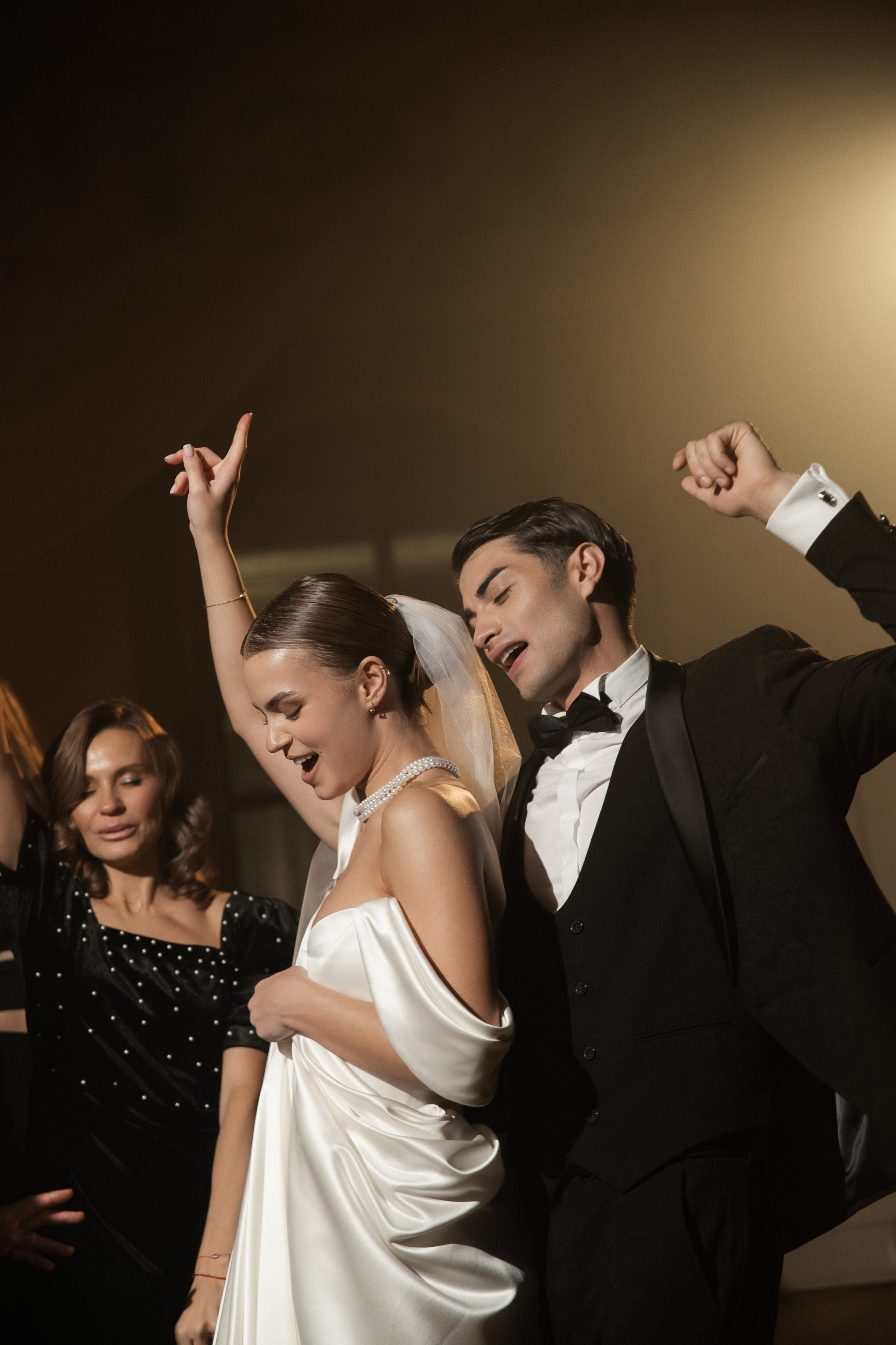 Камерный свадебный ужин при свечах в старинном особняке в фотостудии 21. Kult. Ярослава Ерина — свадебный фотограф в Москве