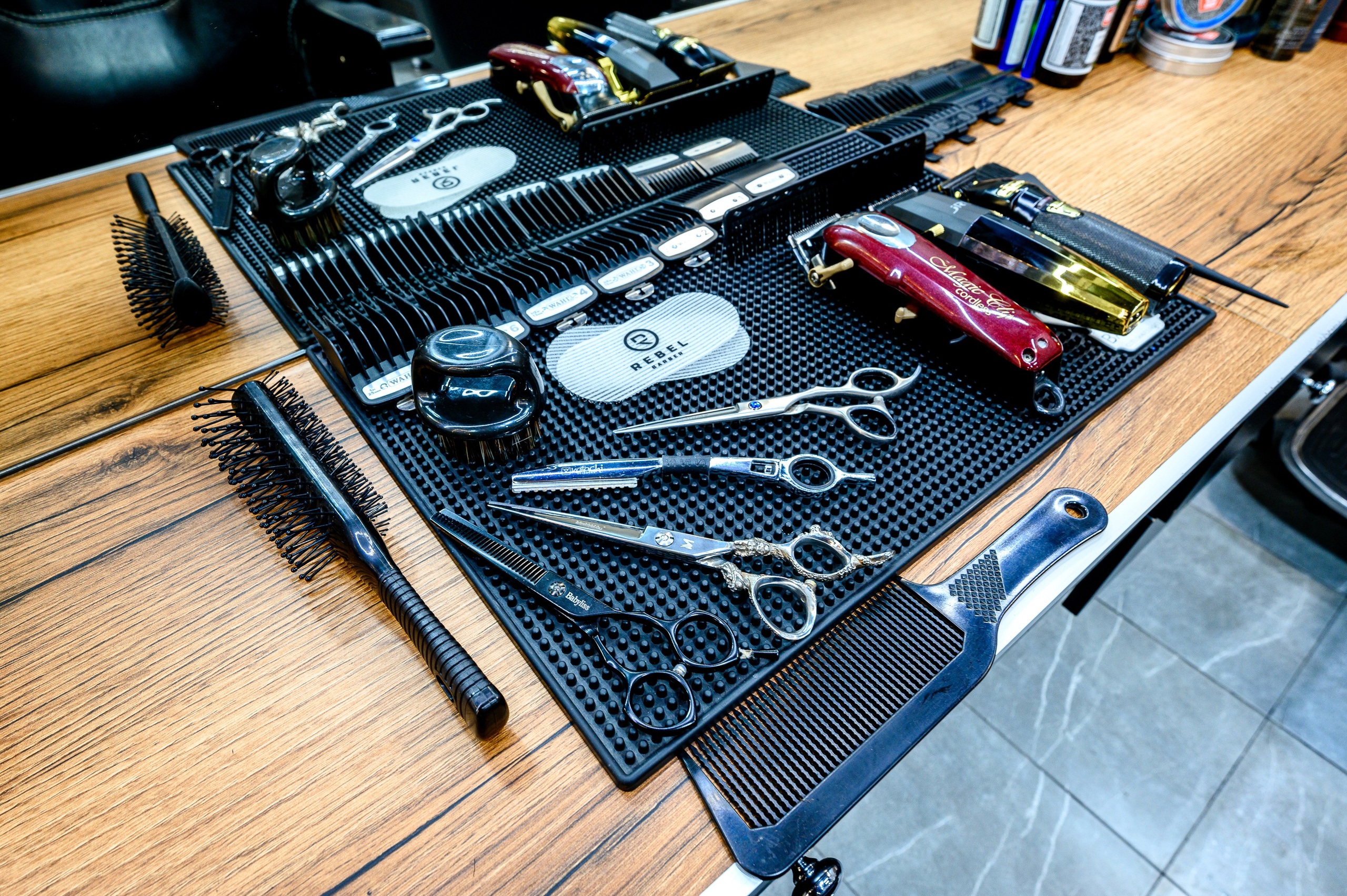 Студия стрижки TOPHAIR. Интерьерный фотограф. Фото- видеосъемка недвижимости Санкт-Петербург