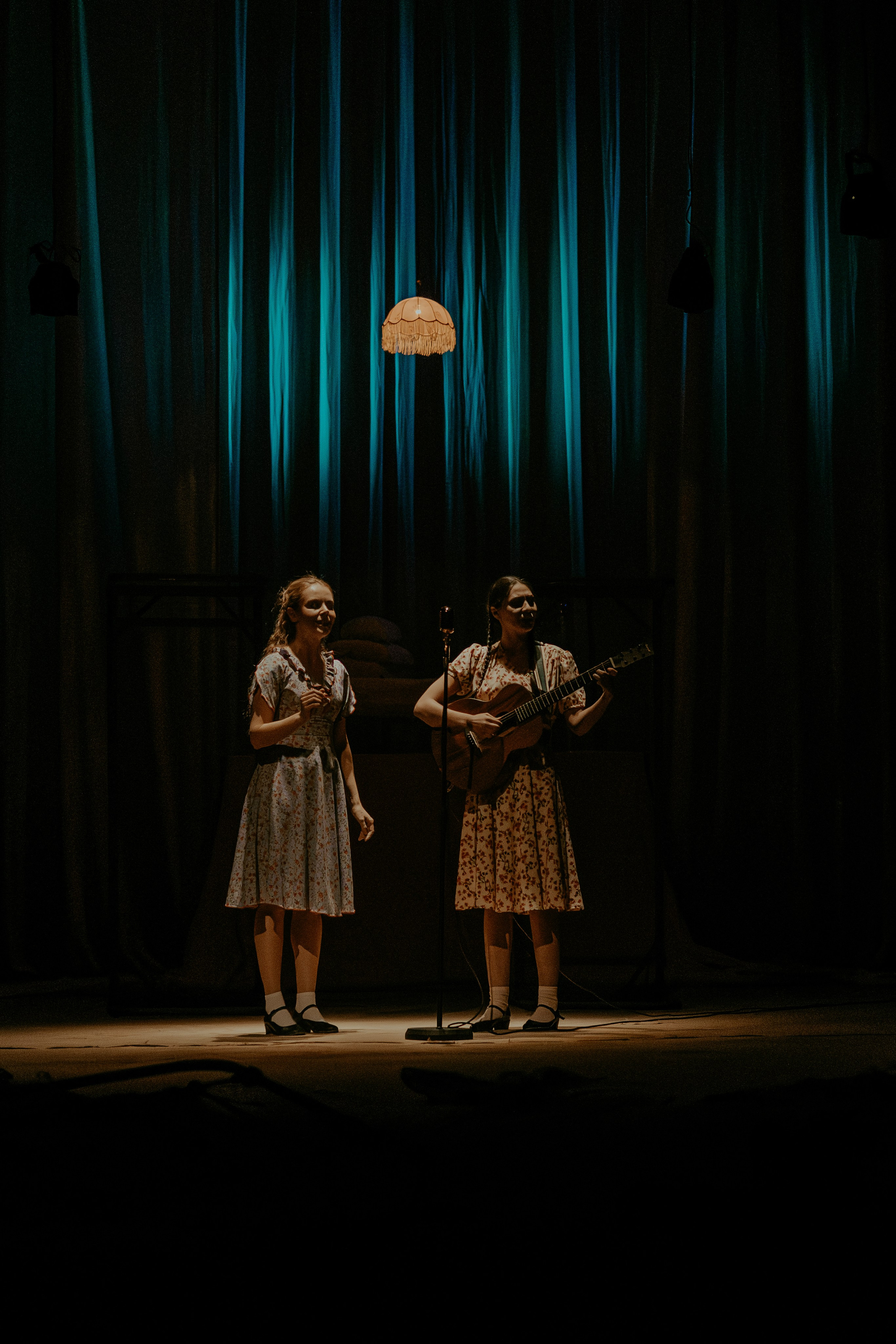 Театр Юного Зрителя " Не покидай меня». Фотограф Марк Файзулин