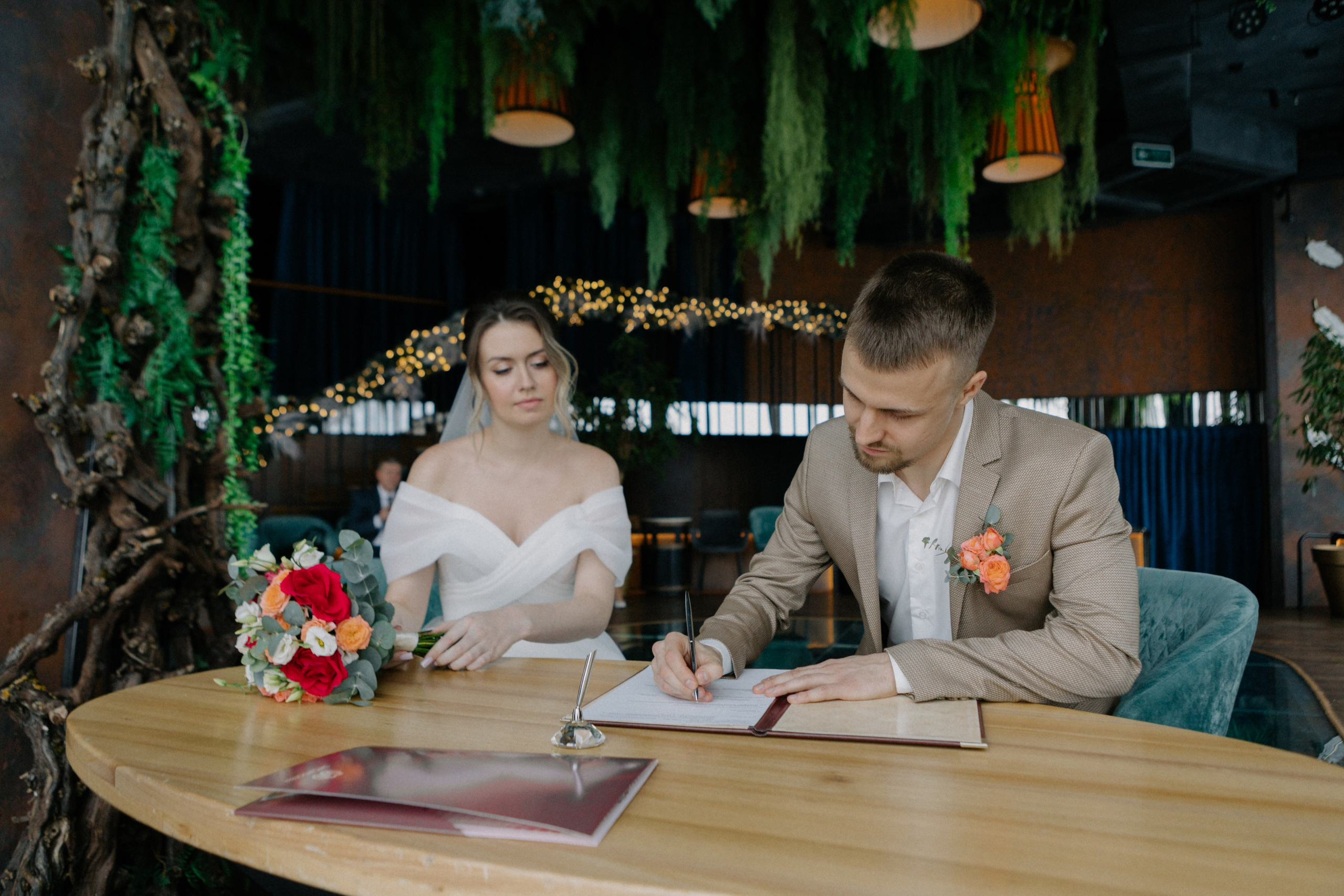 Ксюша и Илья. Утро в отеле роспись в Birds. Свадебный и портретный фотограф в Москве Анастасия Масюк