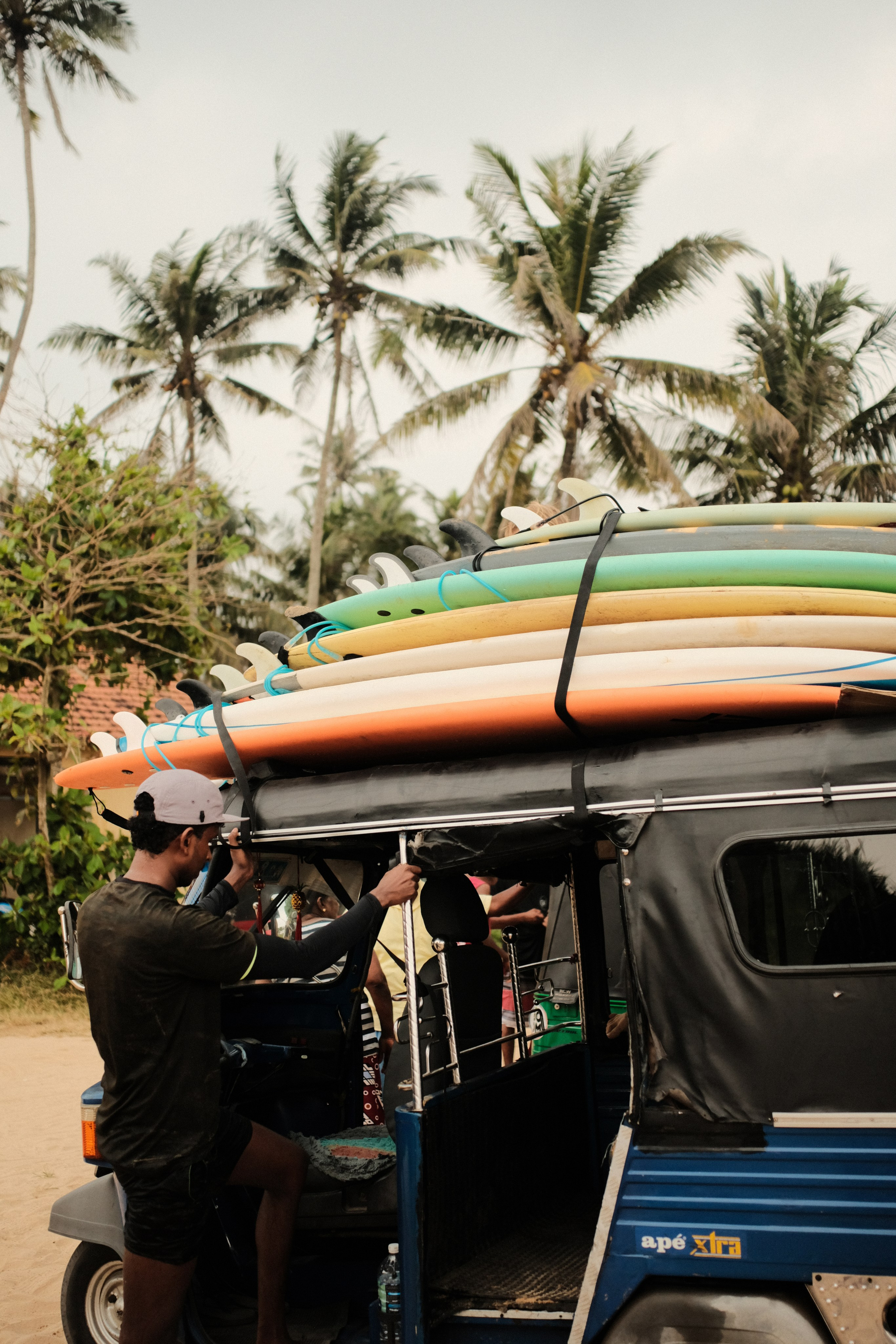 Volunteers. Creative travel photographer — Berg Daria