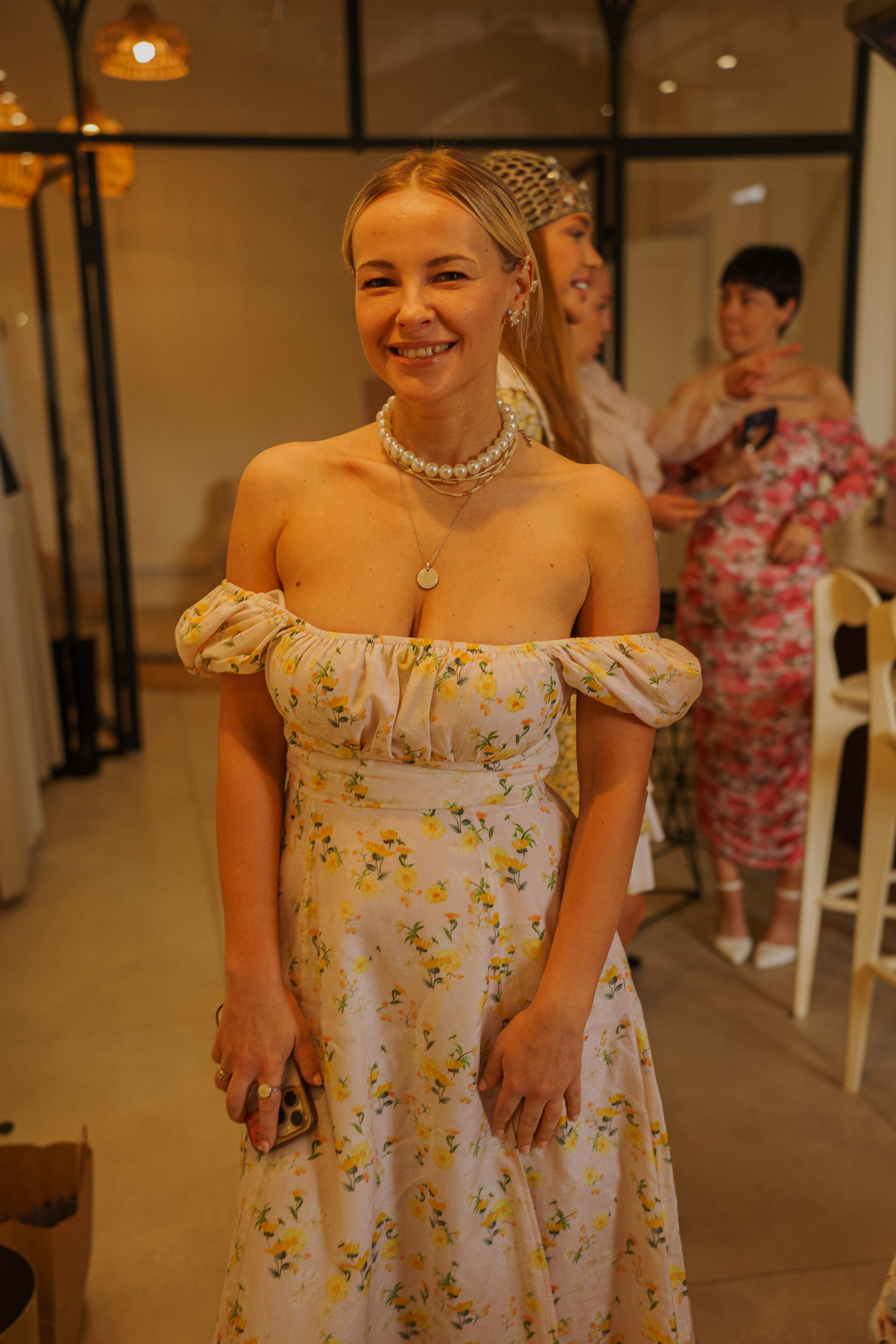 ВЕСЕННИЙ БРАНЧ. Женский портрет