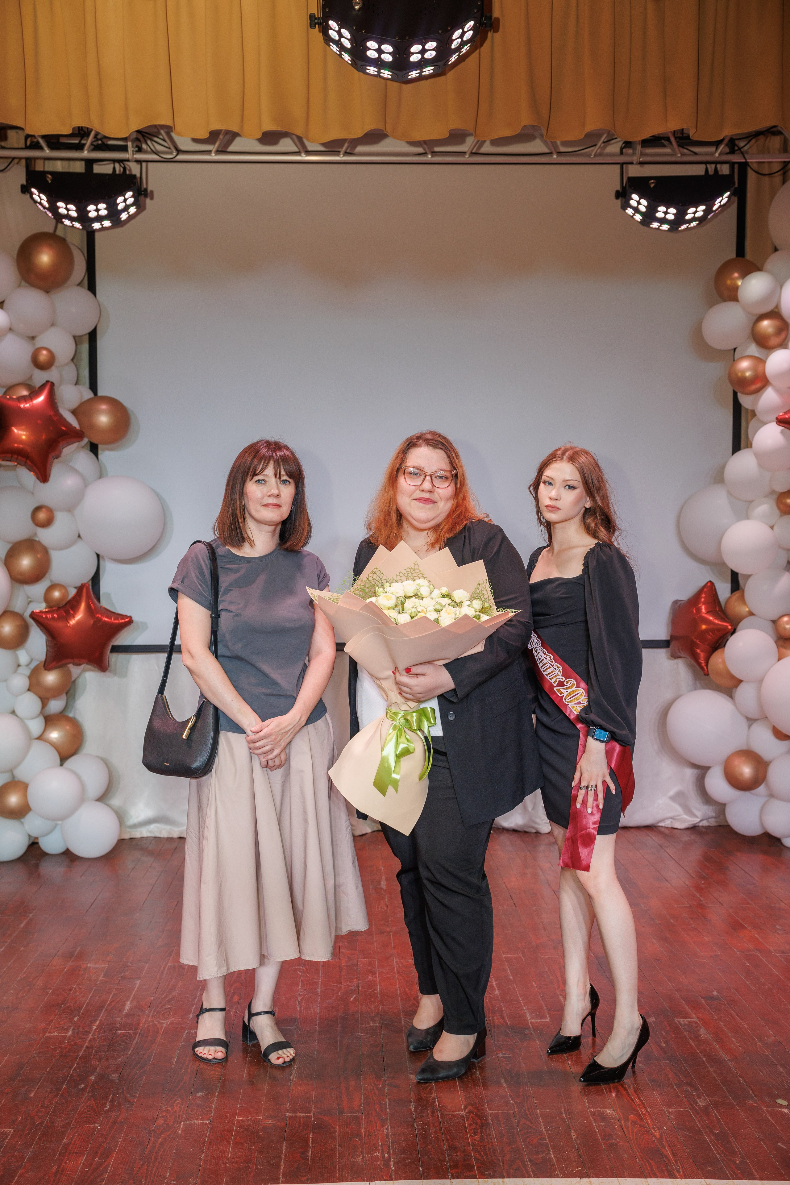 Вручение аттестатов. Свадебный и семейный фотограф в Новосибирске Ирина Дорошкова